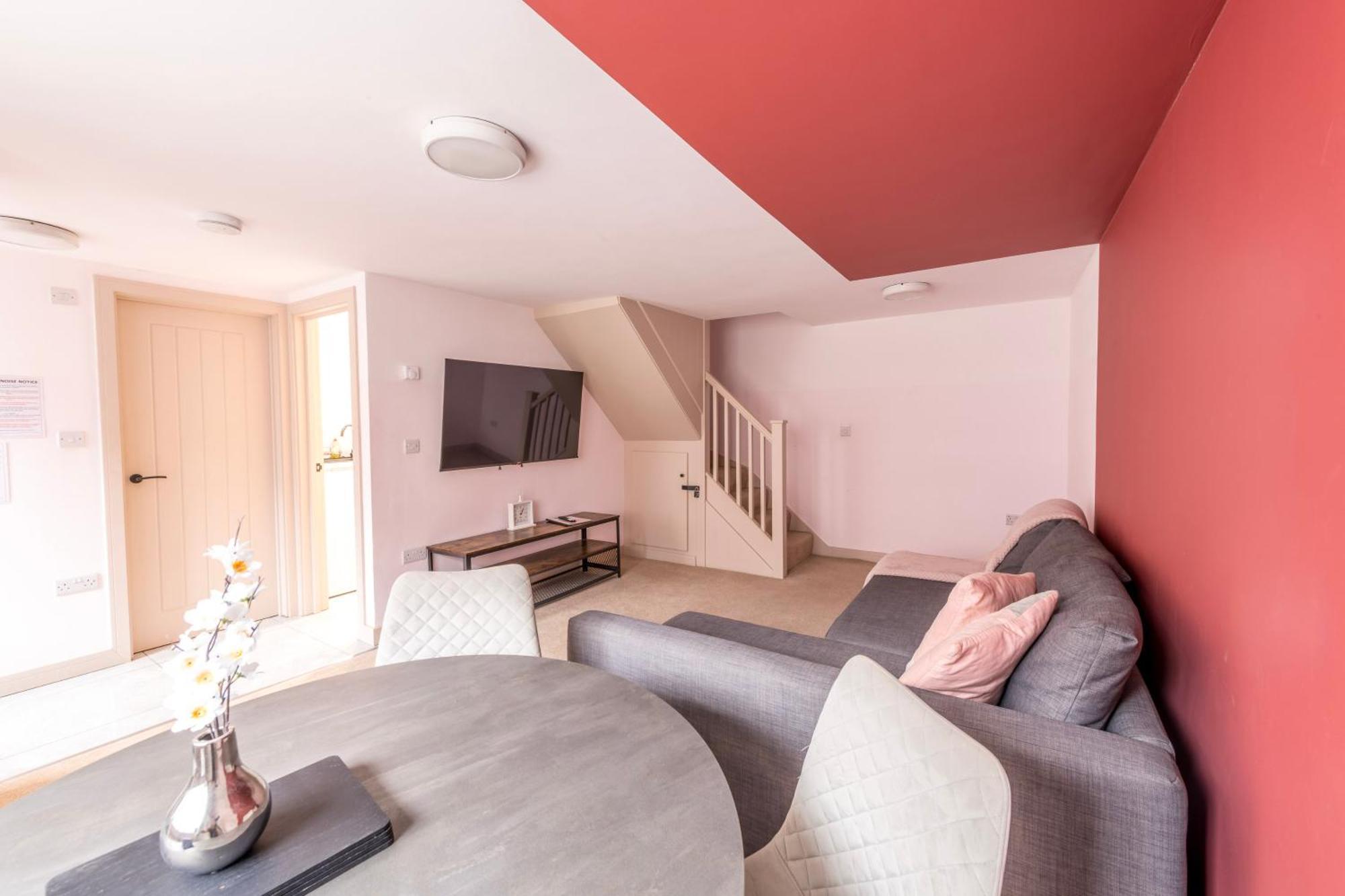 Apartment Cosy Medway With Free Parking By Prescott Bristol