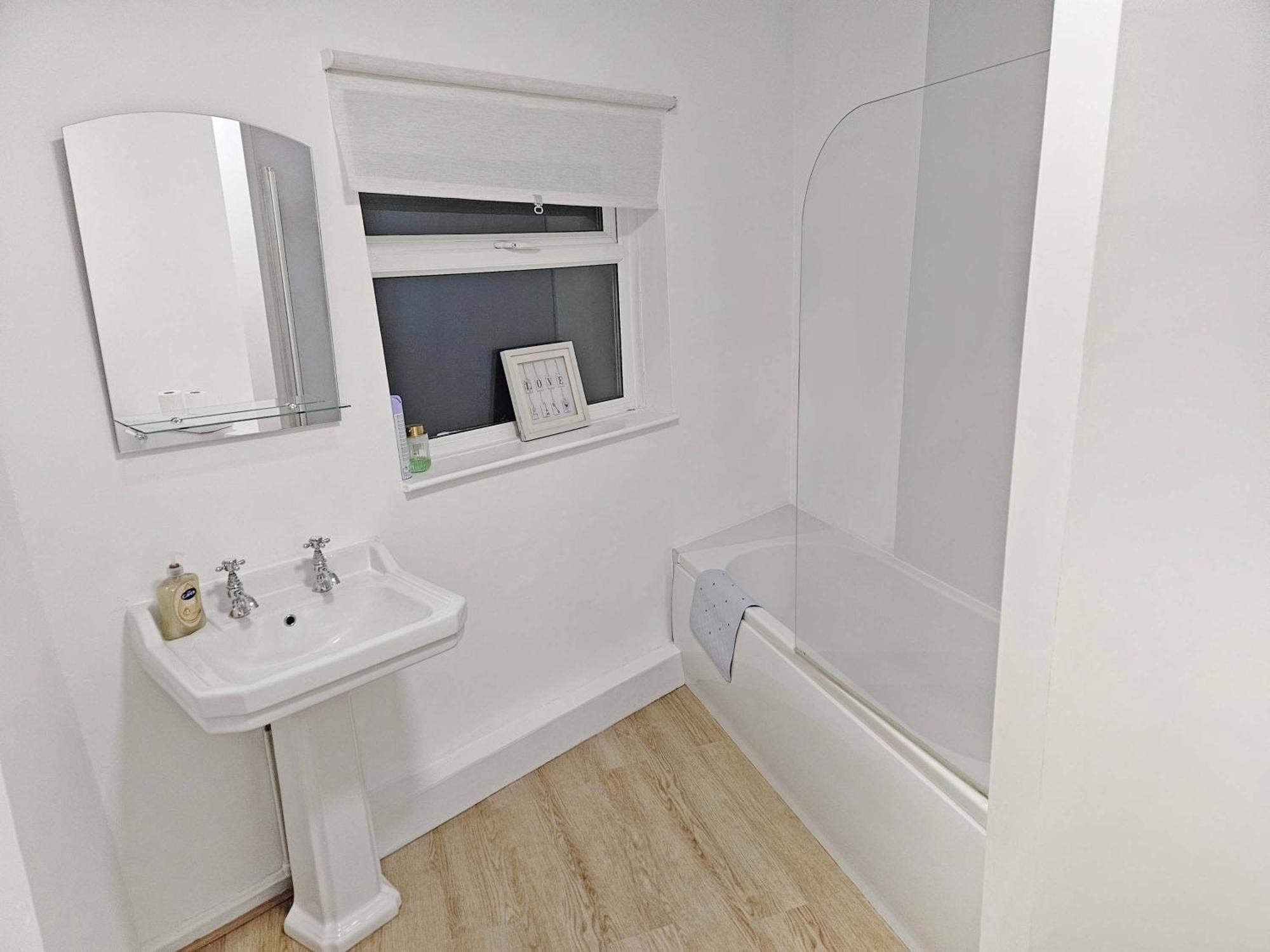 Comfy 3-bed In Redfield - Near Centre Bristol