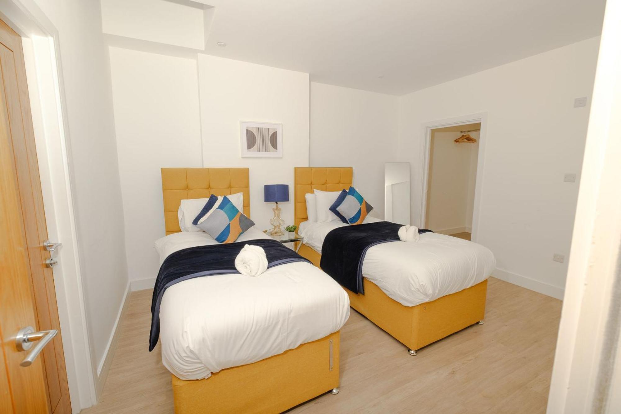 Apartment Charming And Bright Flat- Sleeps 6 *