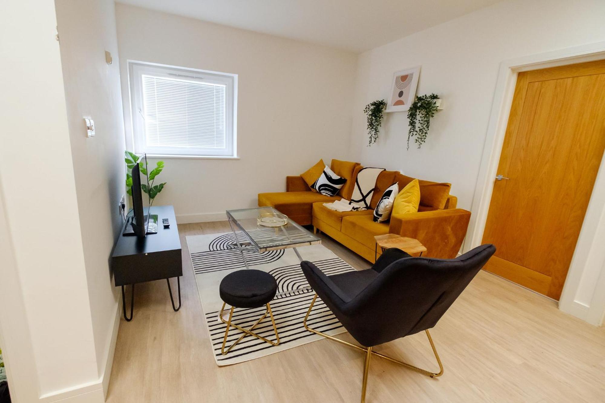 Charming And Bright Flat- Sleeps 6 *