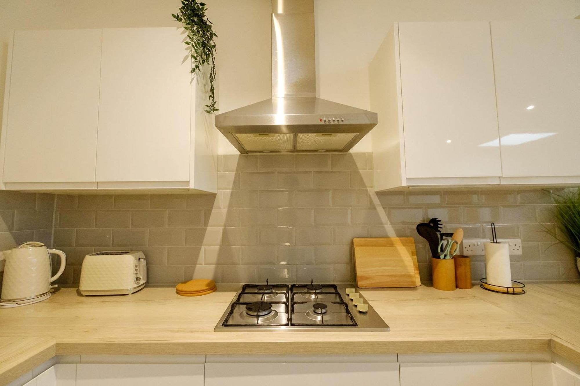 Apartment Charming And Bright Flat- Sleeps 6 *