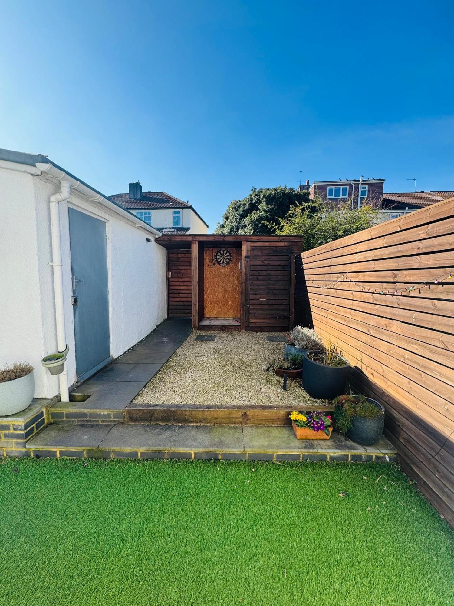 Redland's Fun & Colourful Artistic House Holiday home