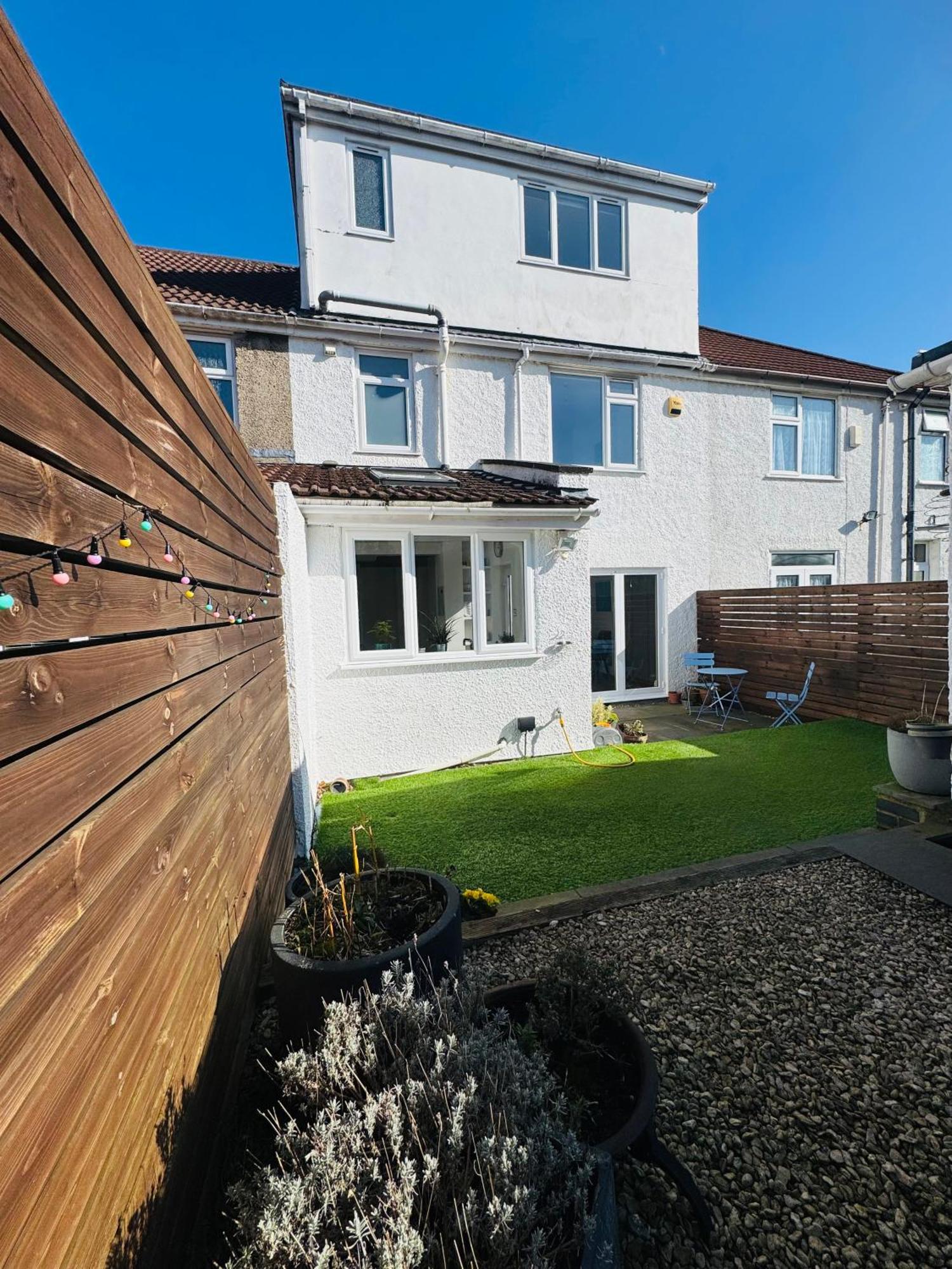 Redland's Fun & Colourful Artistic House Holiday home Bristol