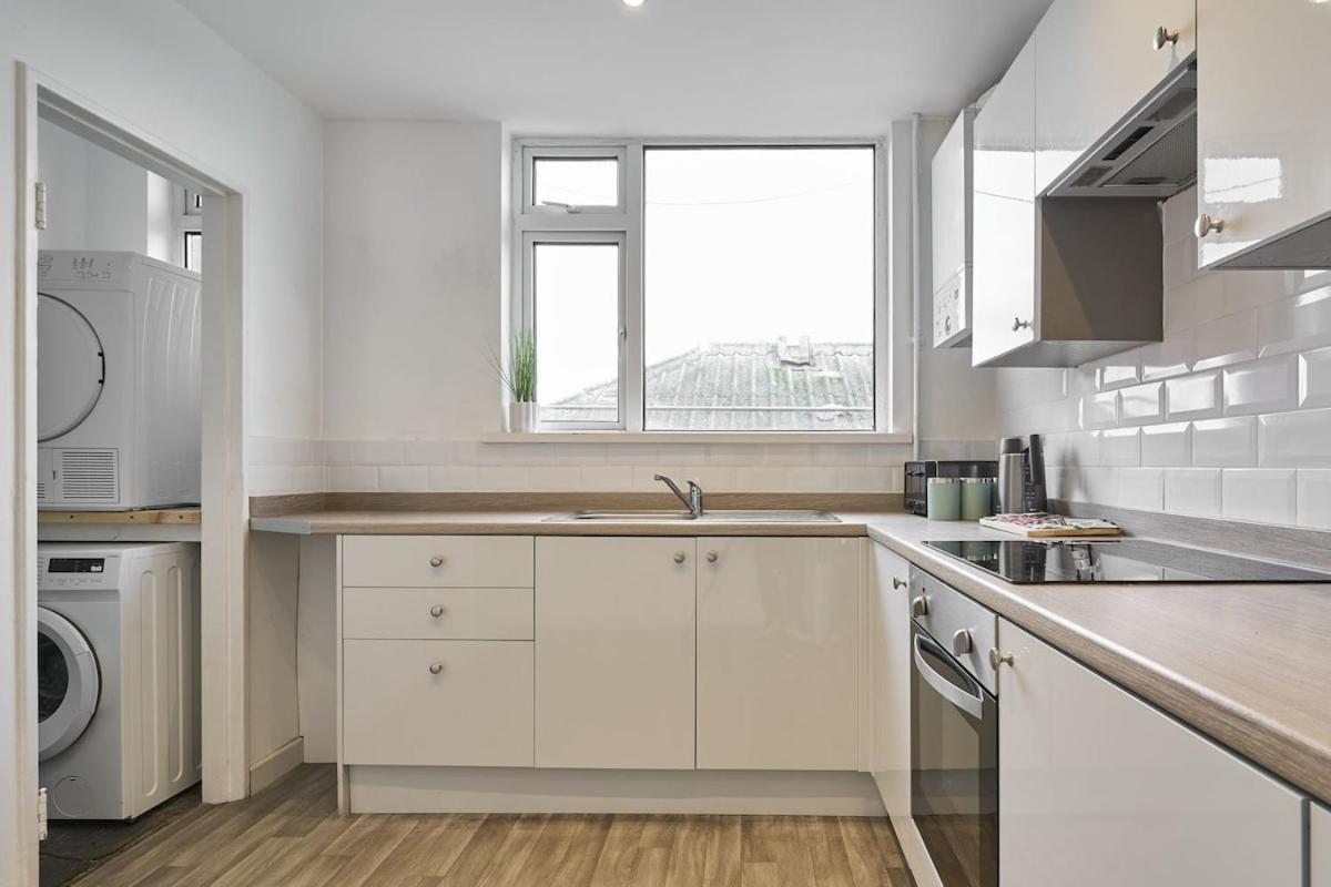 The Emerald - 6 Beds - Contractors - Free Parking Apartment Bristol