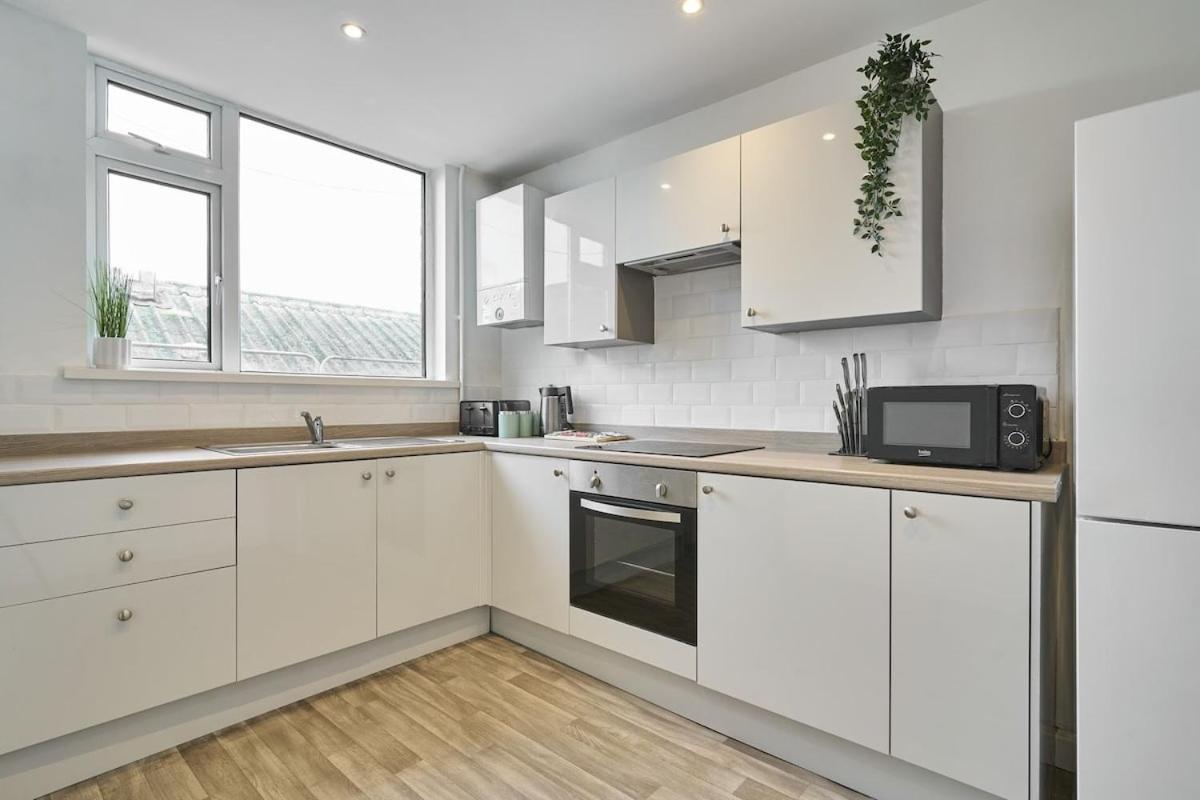 Apartment The Emerald - 6 Beds - Contractors - Free Parking Bristol