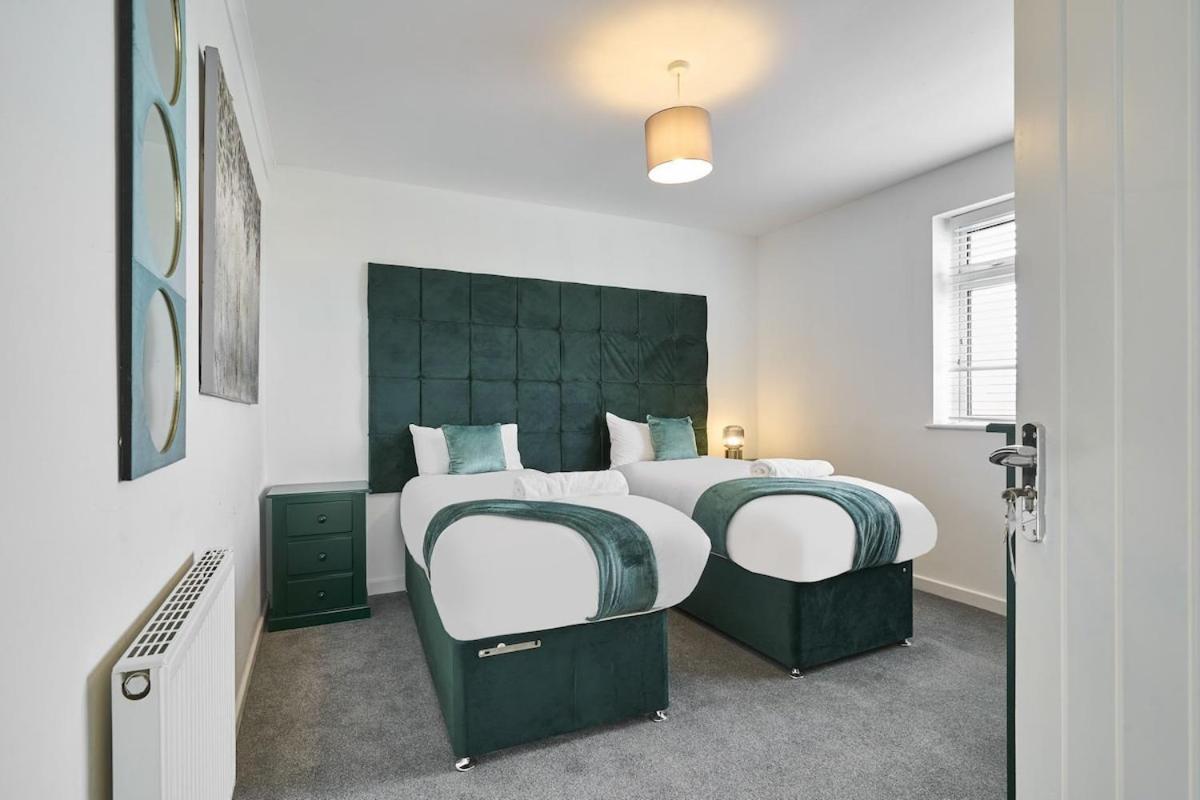The Emerald - 6 Beds - Contractors - Free Parking Bristol
