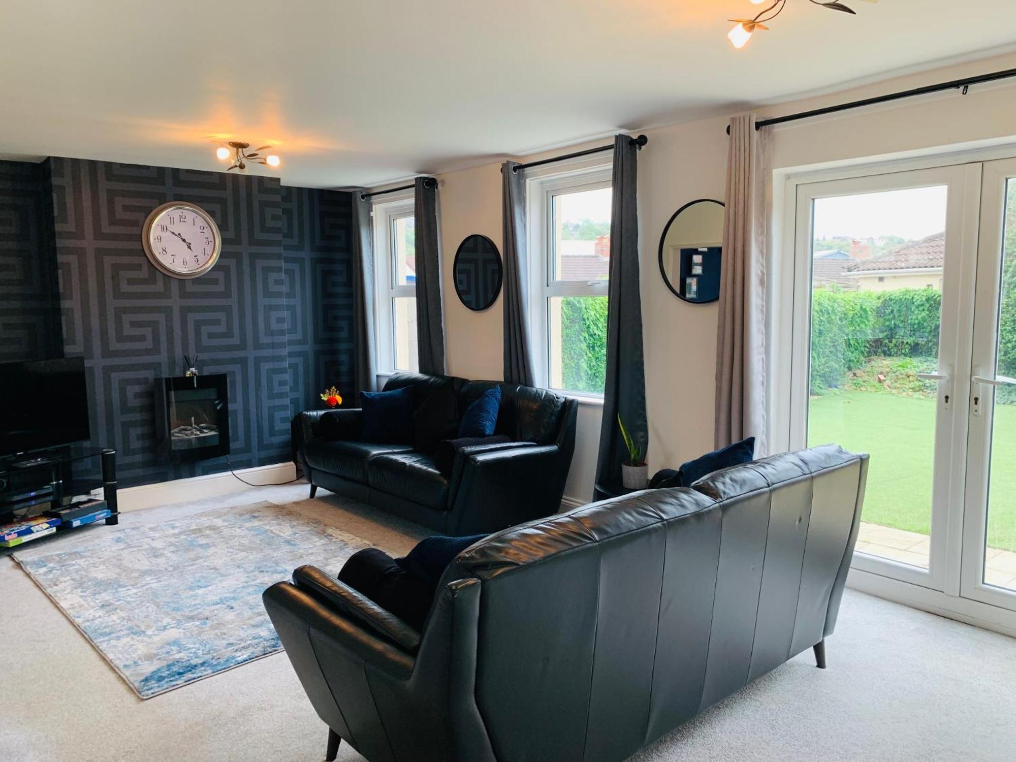 Chic 5 Bedroom House With Private Parking & Garden *