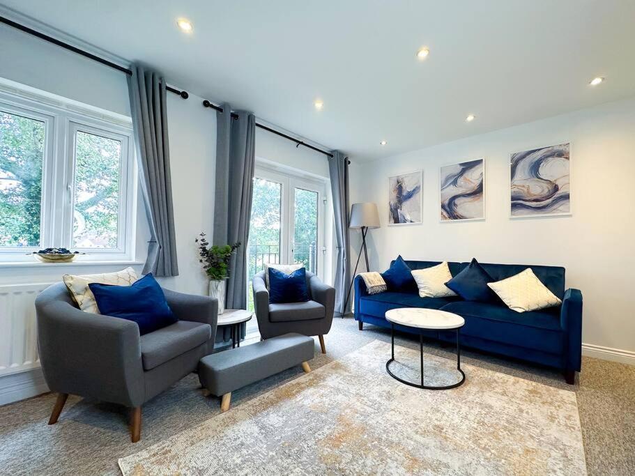 Boutique Townhouse - Sleeps Up To 8 - Perfect For Families & Groups!