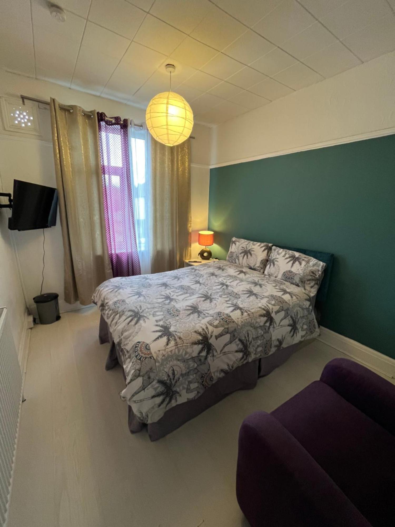 Private 1 Near Southmead Hospital Guest house *
