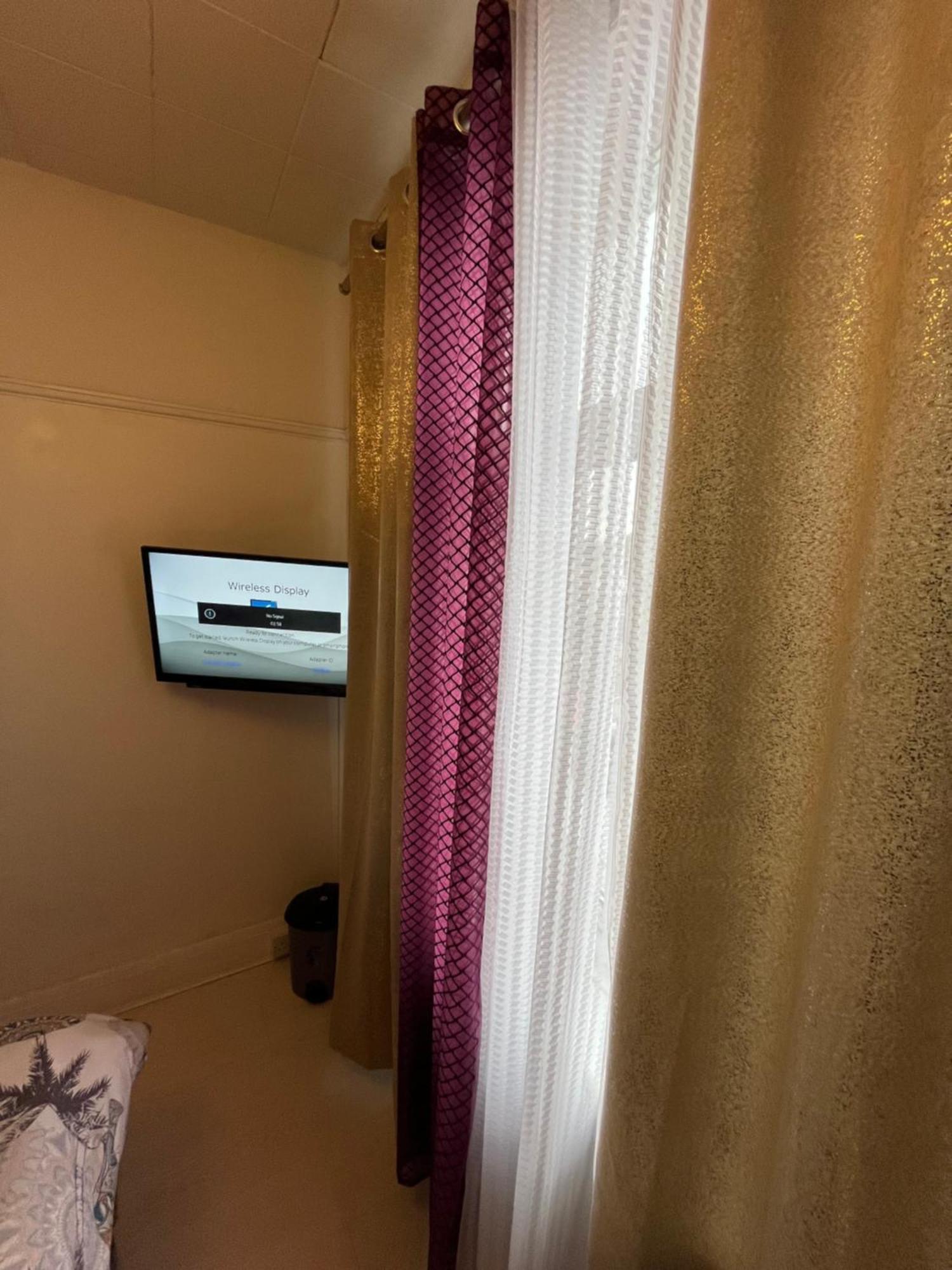 Private 1 Near Southmead Hospital Guest house Bristol