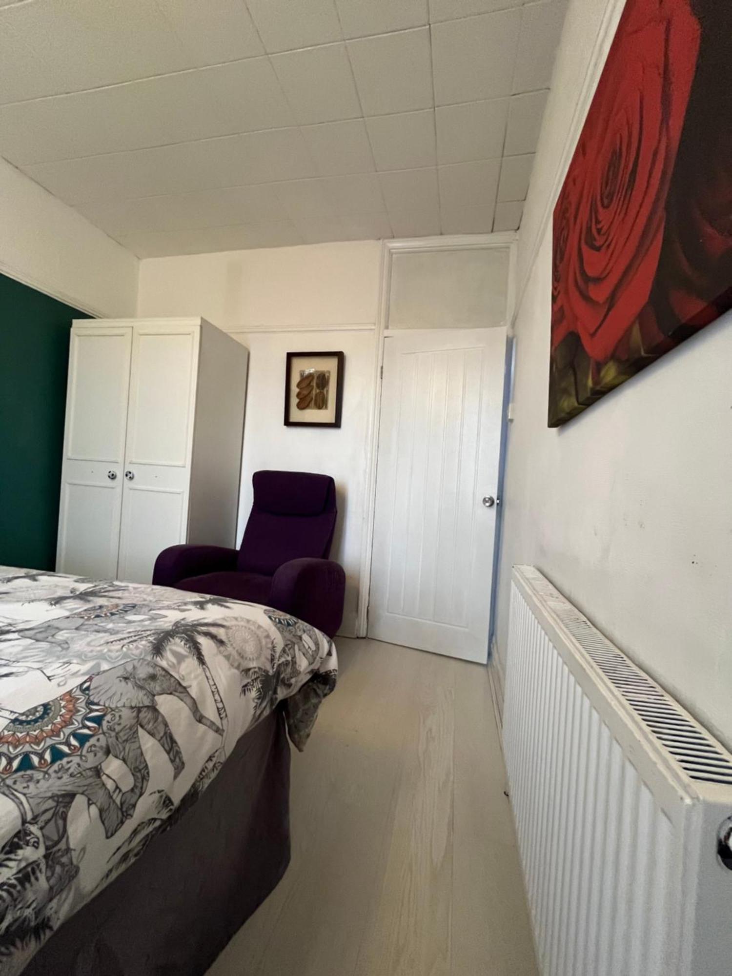 Private 1 Near Southmead Hospital Guest house Bristol
