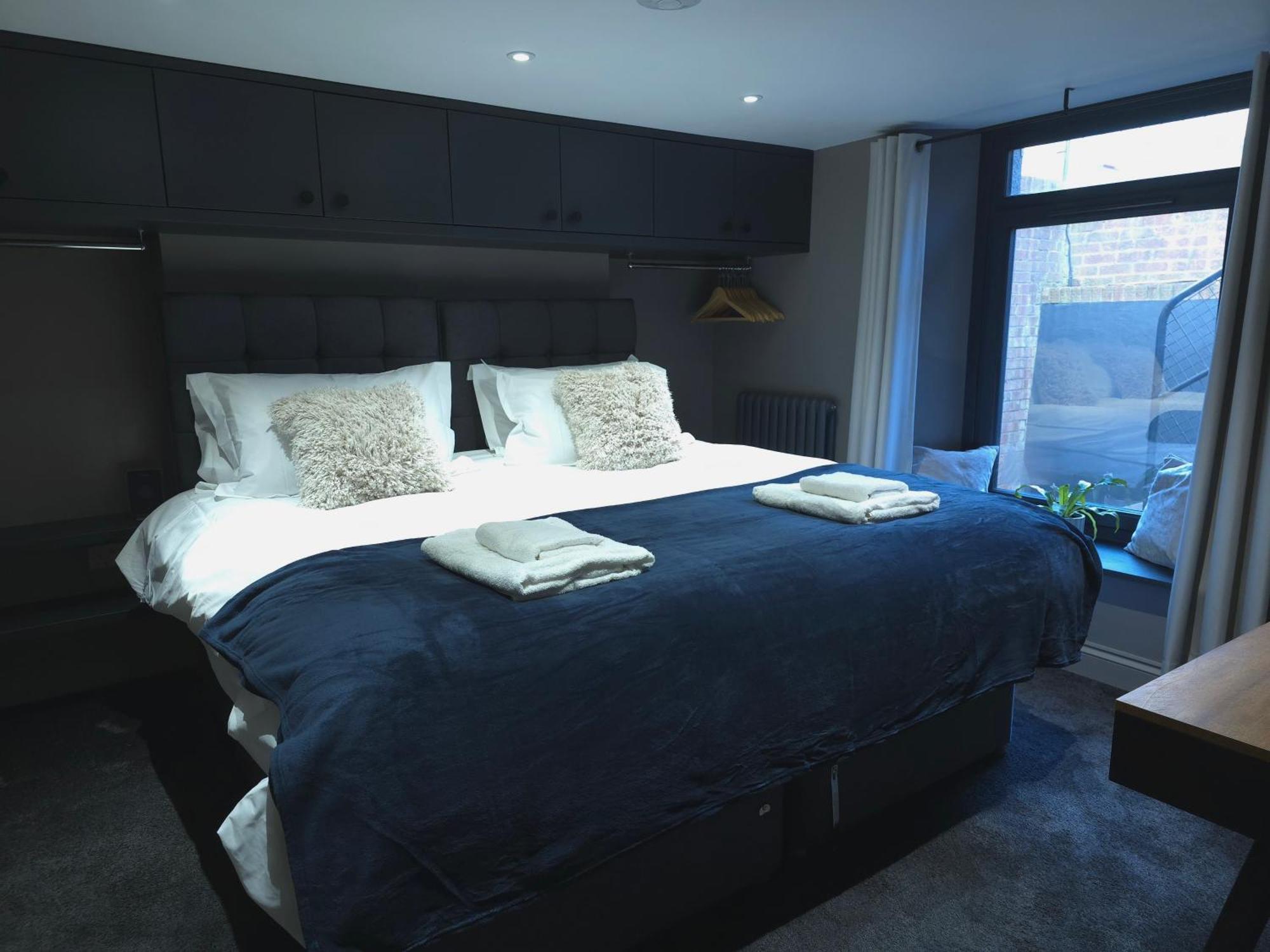 Luxurious Contemporary Smart Centre Bristol