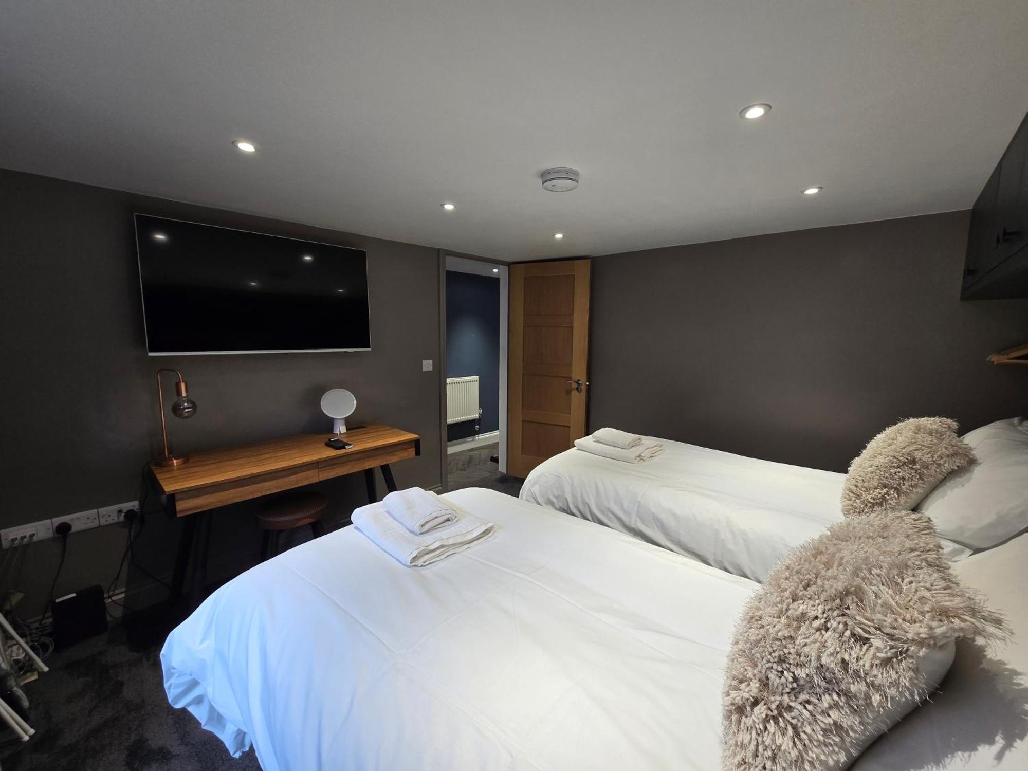 Apartment Luxurious Contemporary Smart Centre *