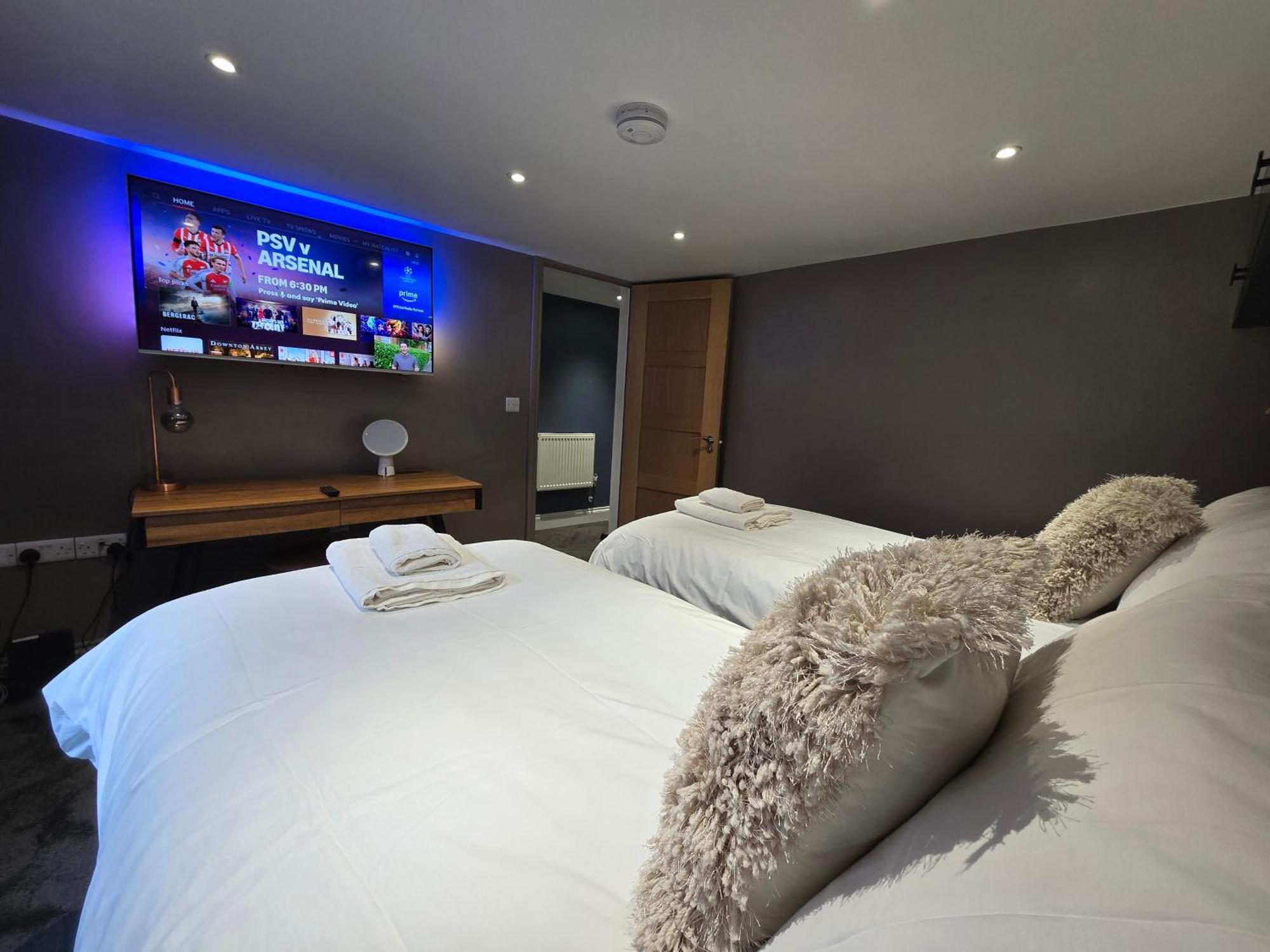 Luxurious Contemporary Smart Centre *