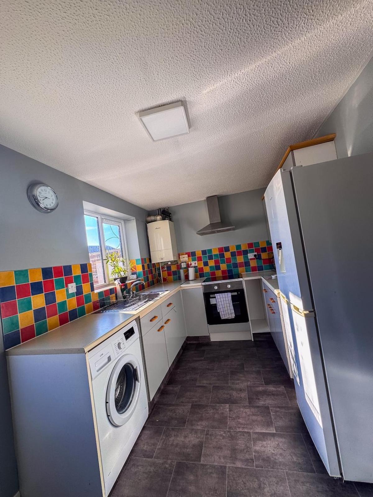 Newly Refurbished Fit For To 7 Family Members, Groups, Contractors Centre Of Bradley Stoke Apartment Bristol