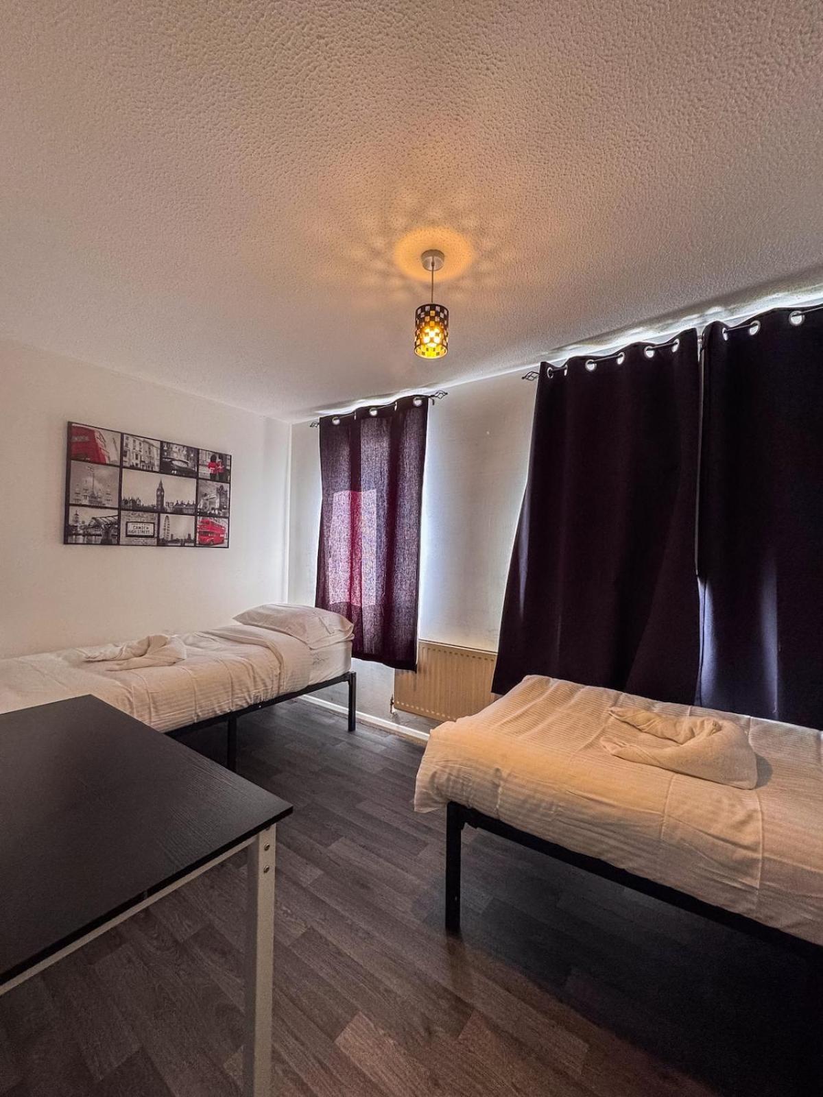 Apartment Newly Refurbished Fit For To 7 Family Members, Groups, Contractors Centre Of Bradley Stoke *