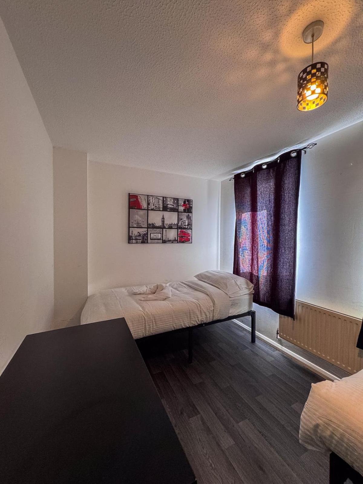 Apartment Newly Refurbished Fit For To 7 Family Members, Groups, Contractors Centre Of Bradley Stoke *