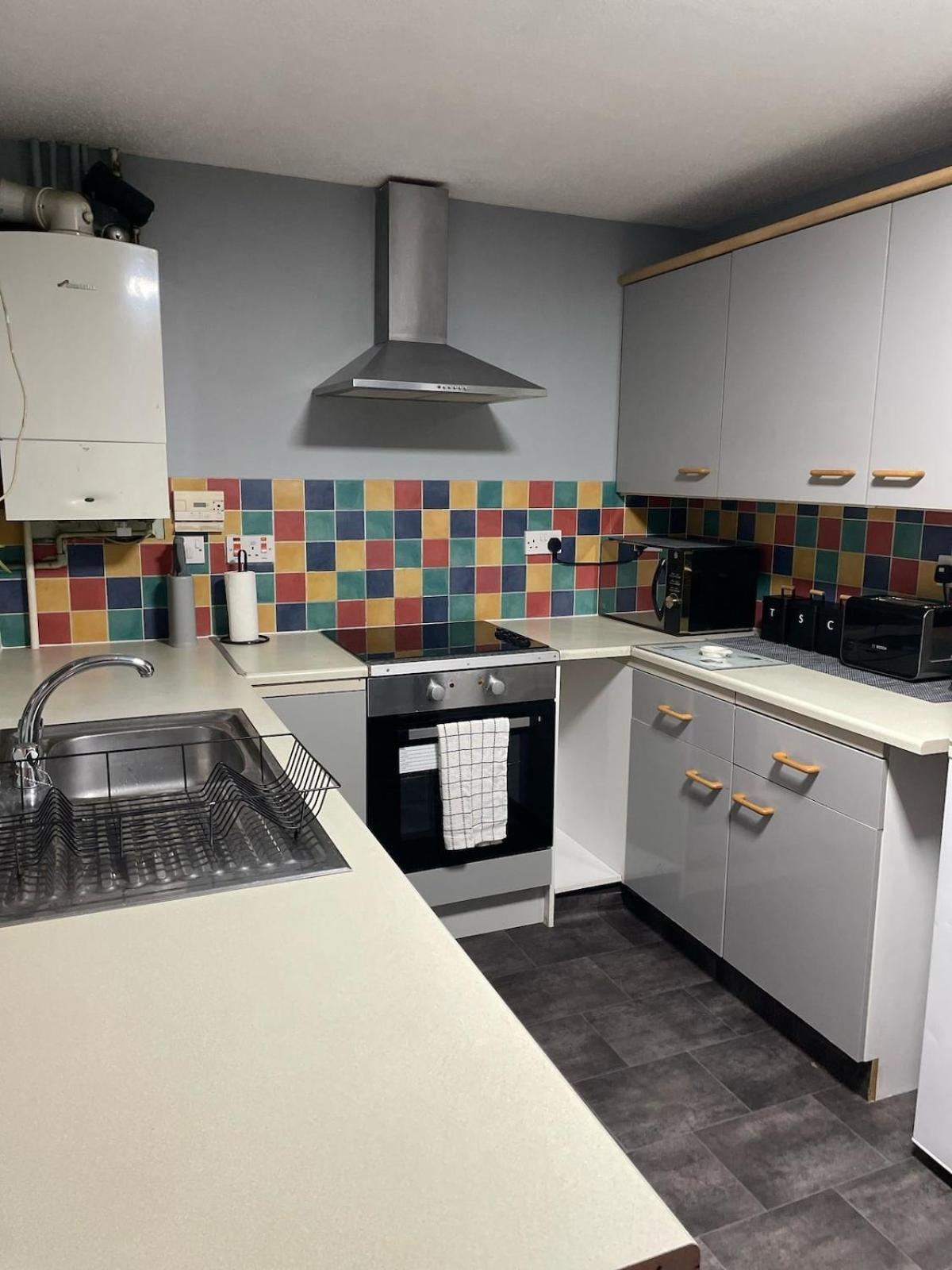 Apartment Newly Refurbished Fit For To 7 Family Members, Groups, Contractors Centre Of Bradley Stoke Bristol