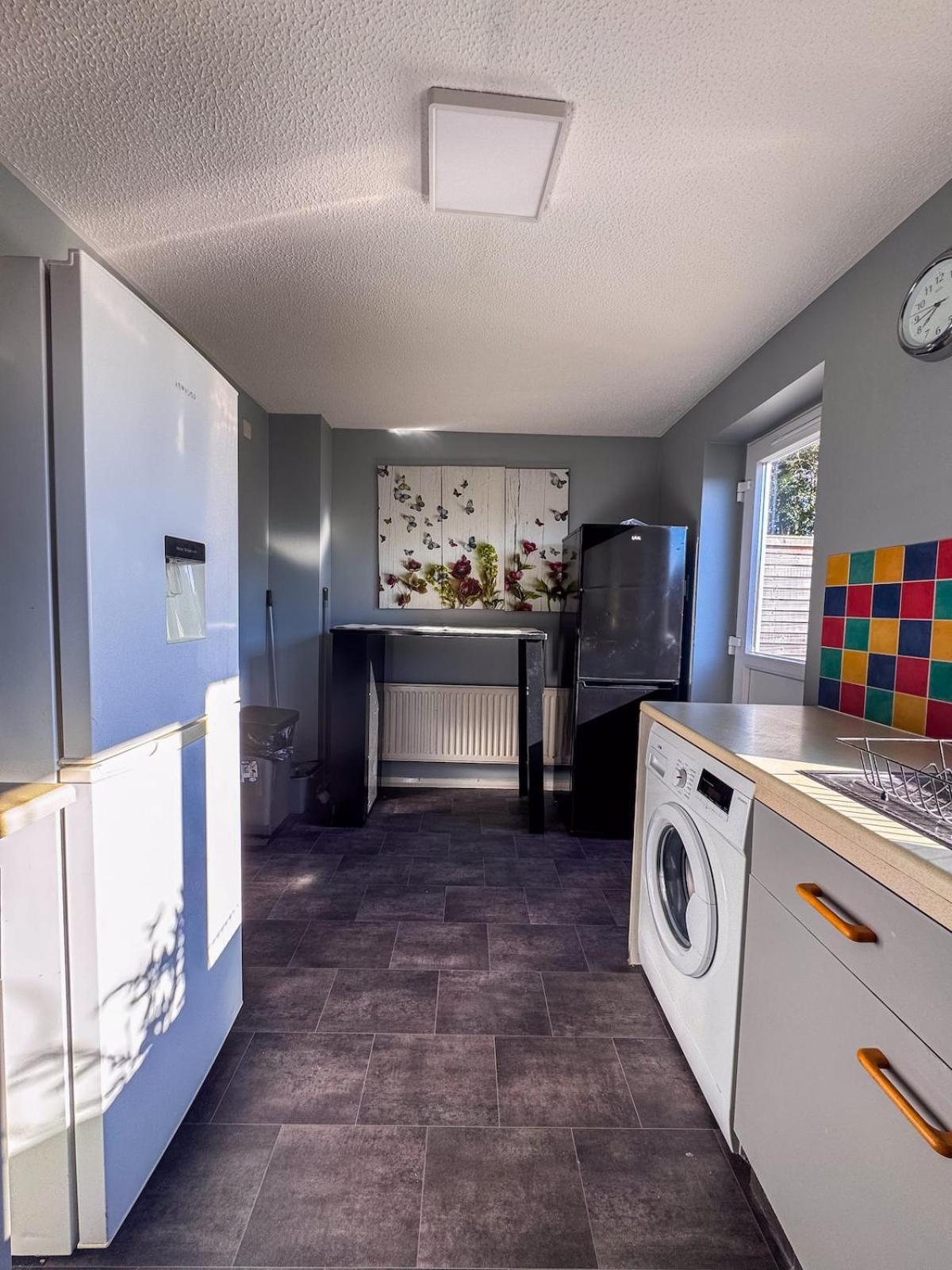 Newly Refurbished Fit For To 7 Family Members, Groups, Contractors Centre Of Bradley Stoke Apartment