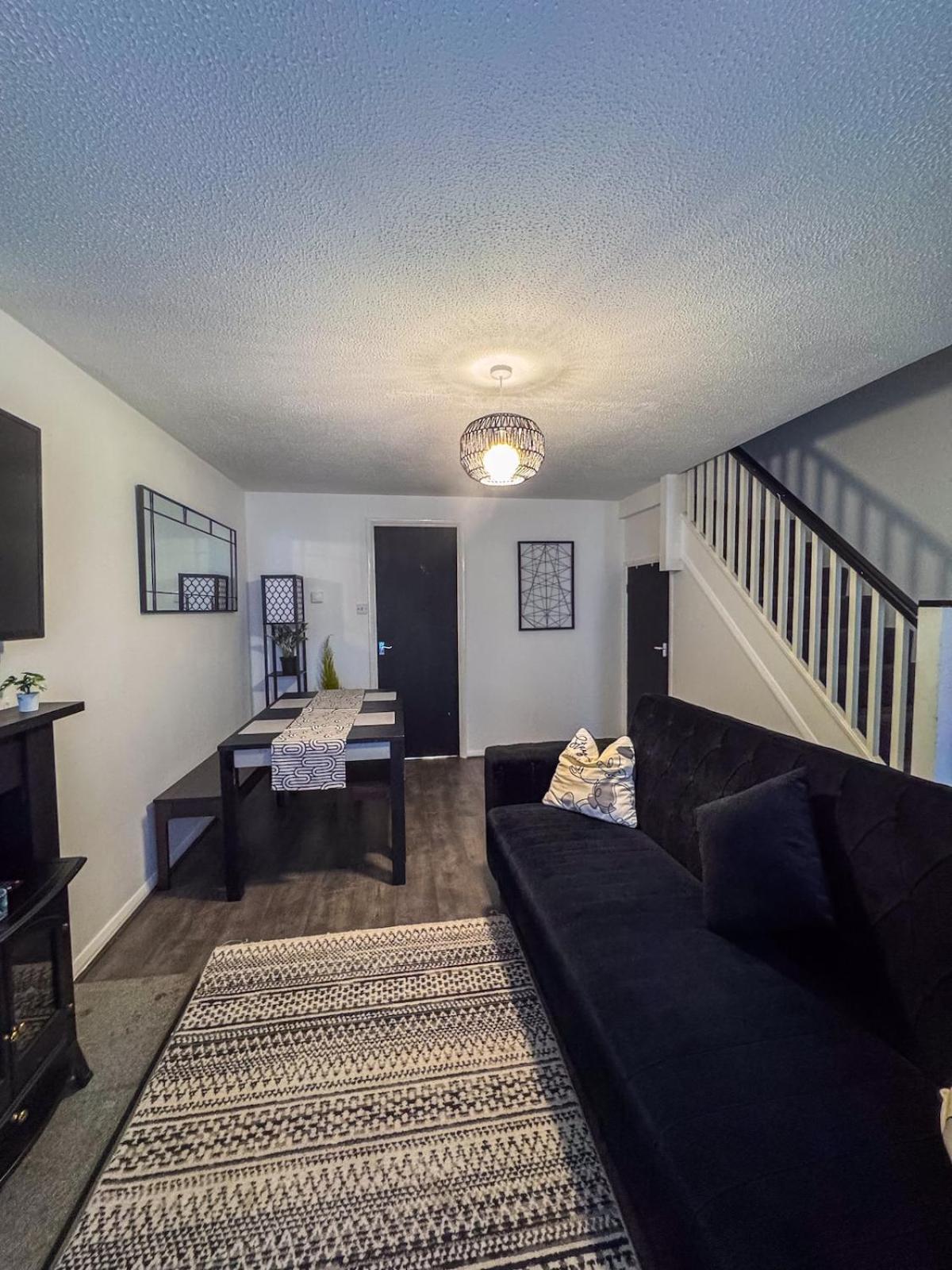 Apartment Newly Refurbished Fit For To 7 Family Members, Groups, Contractors Centre Of Bradley Stoke *