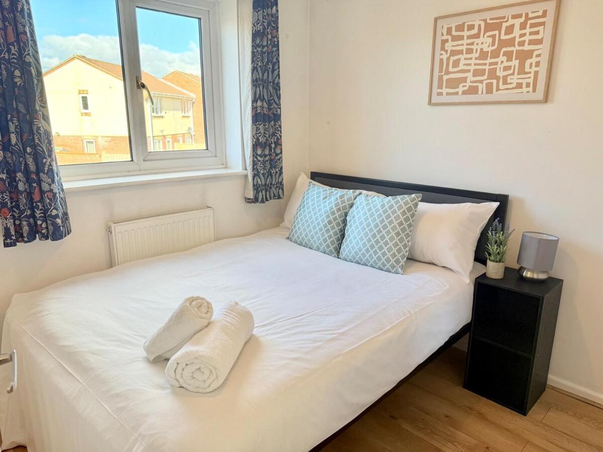 Winsbury Way 3 Bedroom Long Holiday home Bristol