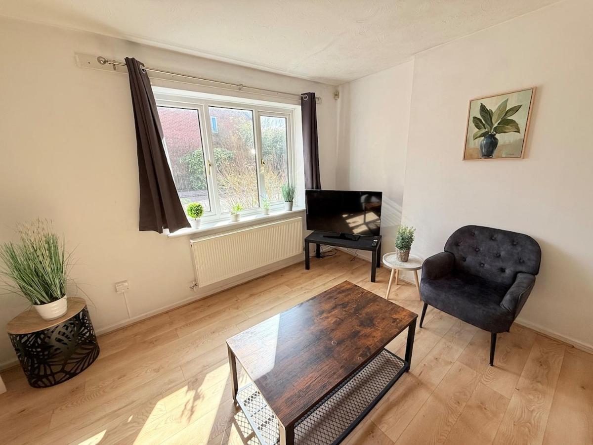 Winsbury Way 3 Bedroom Long * Bristol
