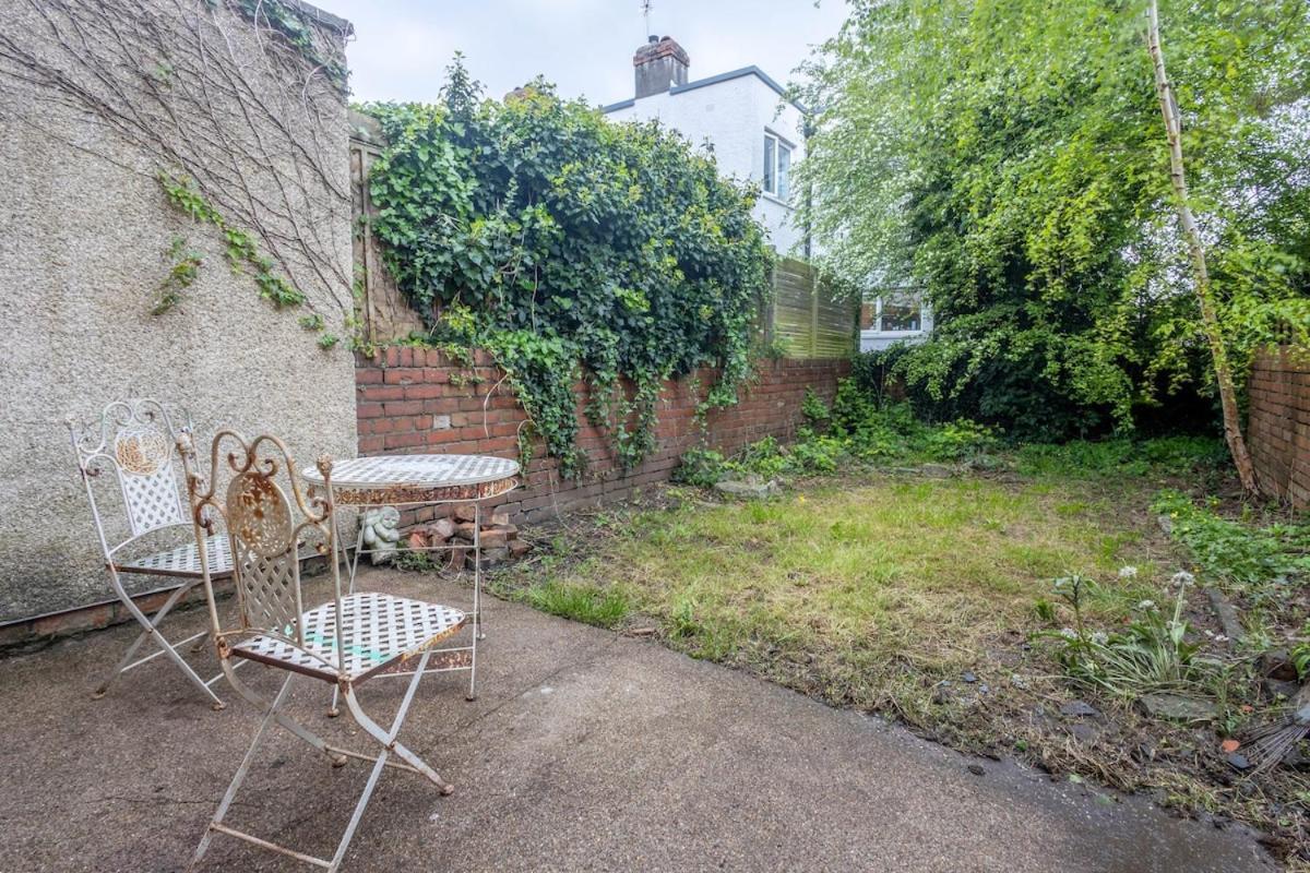 Large House, Garden, 3 Bedrooms Holiday home *