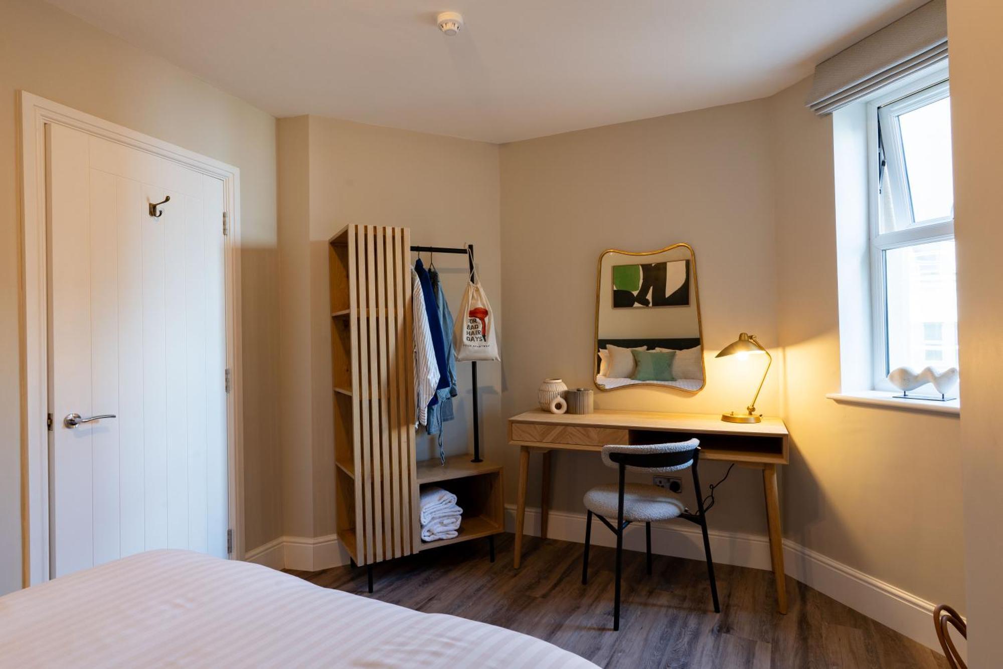 Wellington Place I Your Apartment