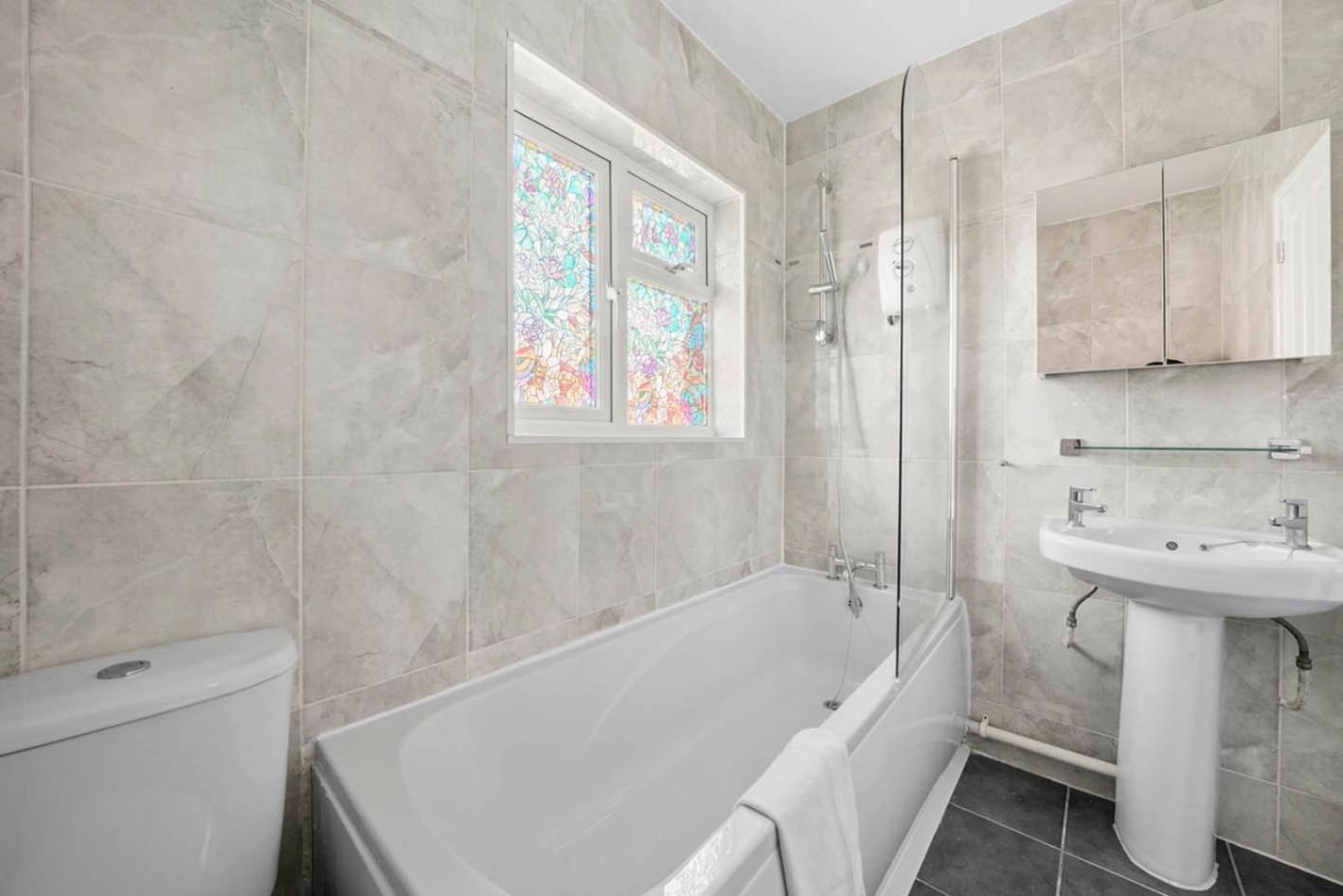 Spacious Luxury Garden House Free Parking Holiday home *