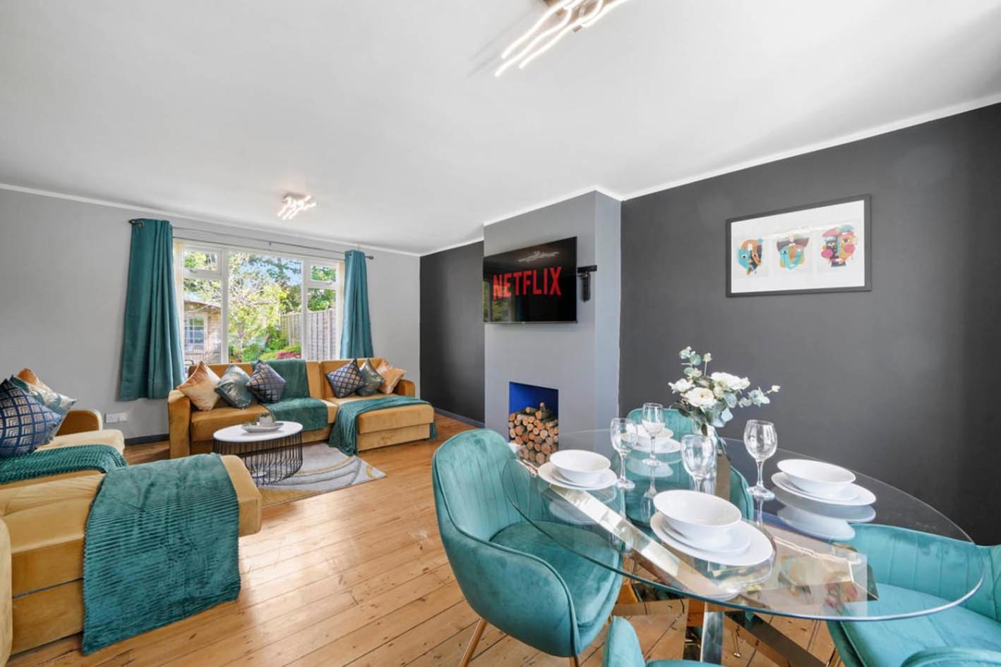 Holiday home Spacious Luxury Garden House Free Parking *