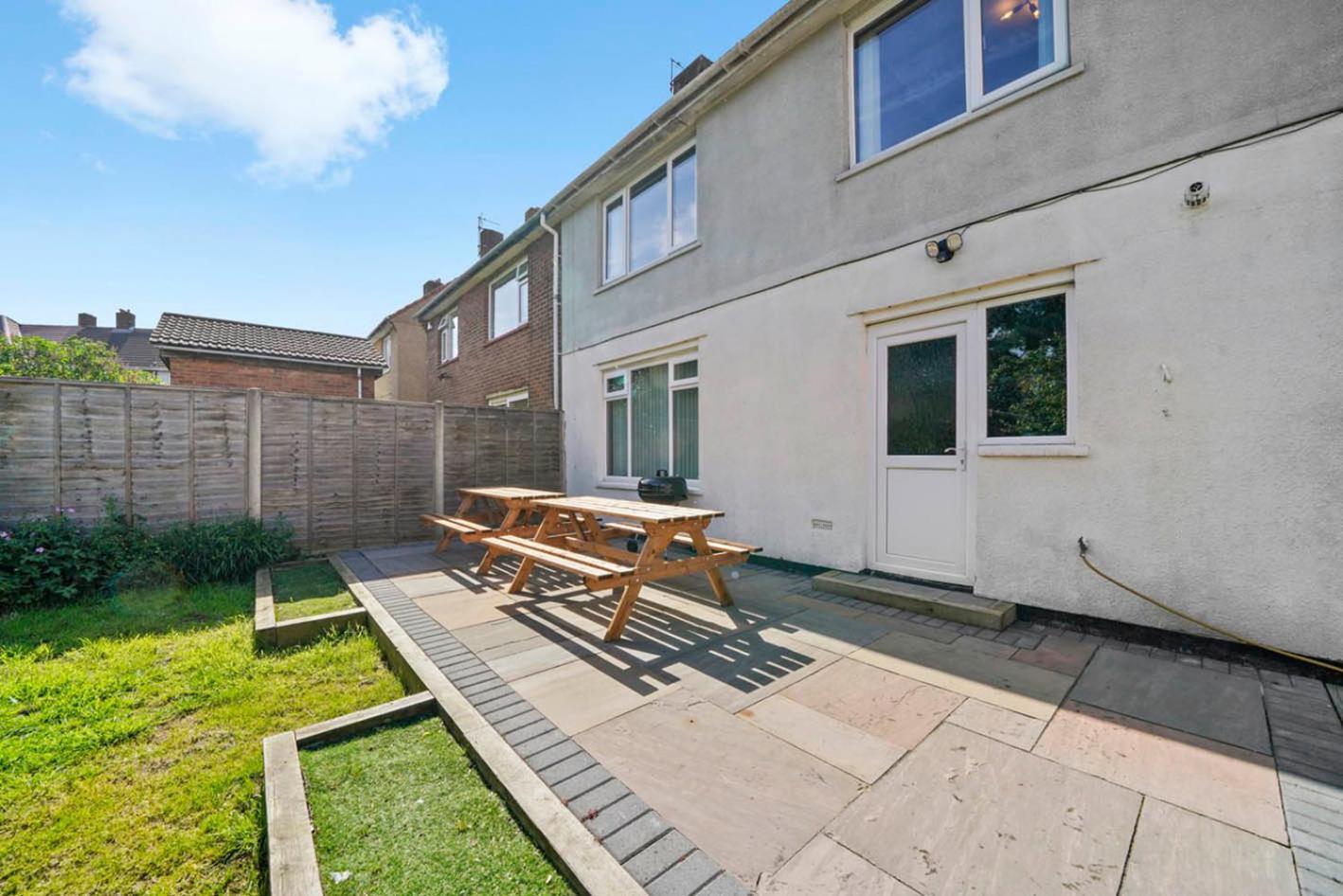 Spacious Luxury Garden House Free Parking Holiday home