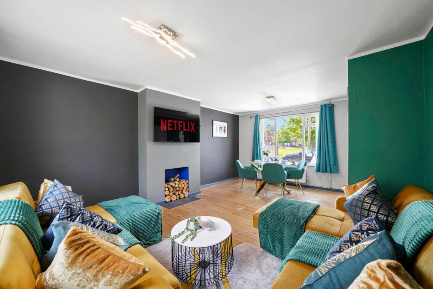 Spacious Luxury Garden House Free Parking Holiday home *