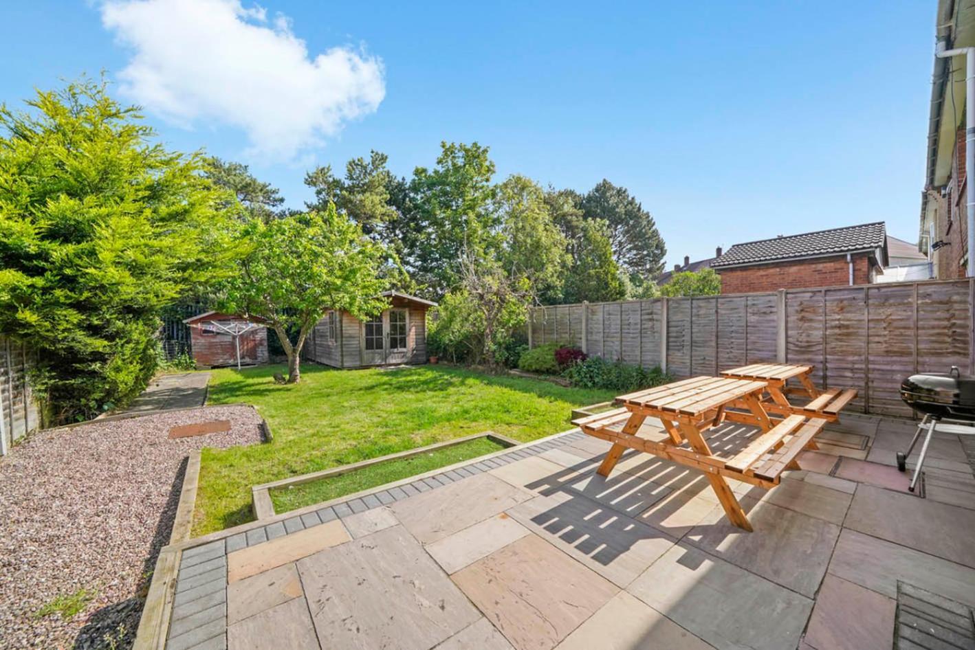 Spacious Luxury Garden House Free Parking Holiday home Bristol