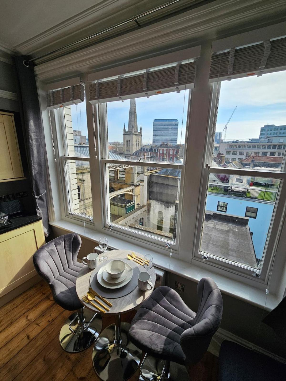 Apartment City Centre Location On Corn Street *