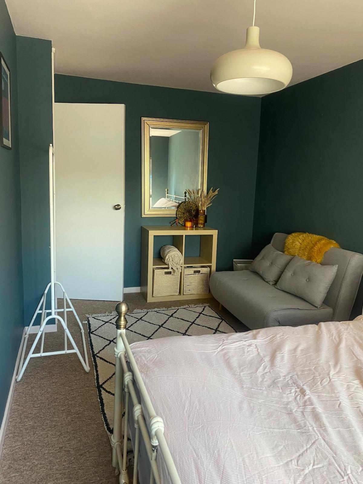 3 Bed House, Garden, Parking, Close To Centre Apartment