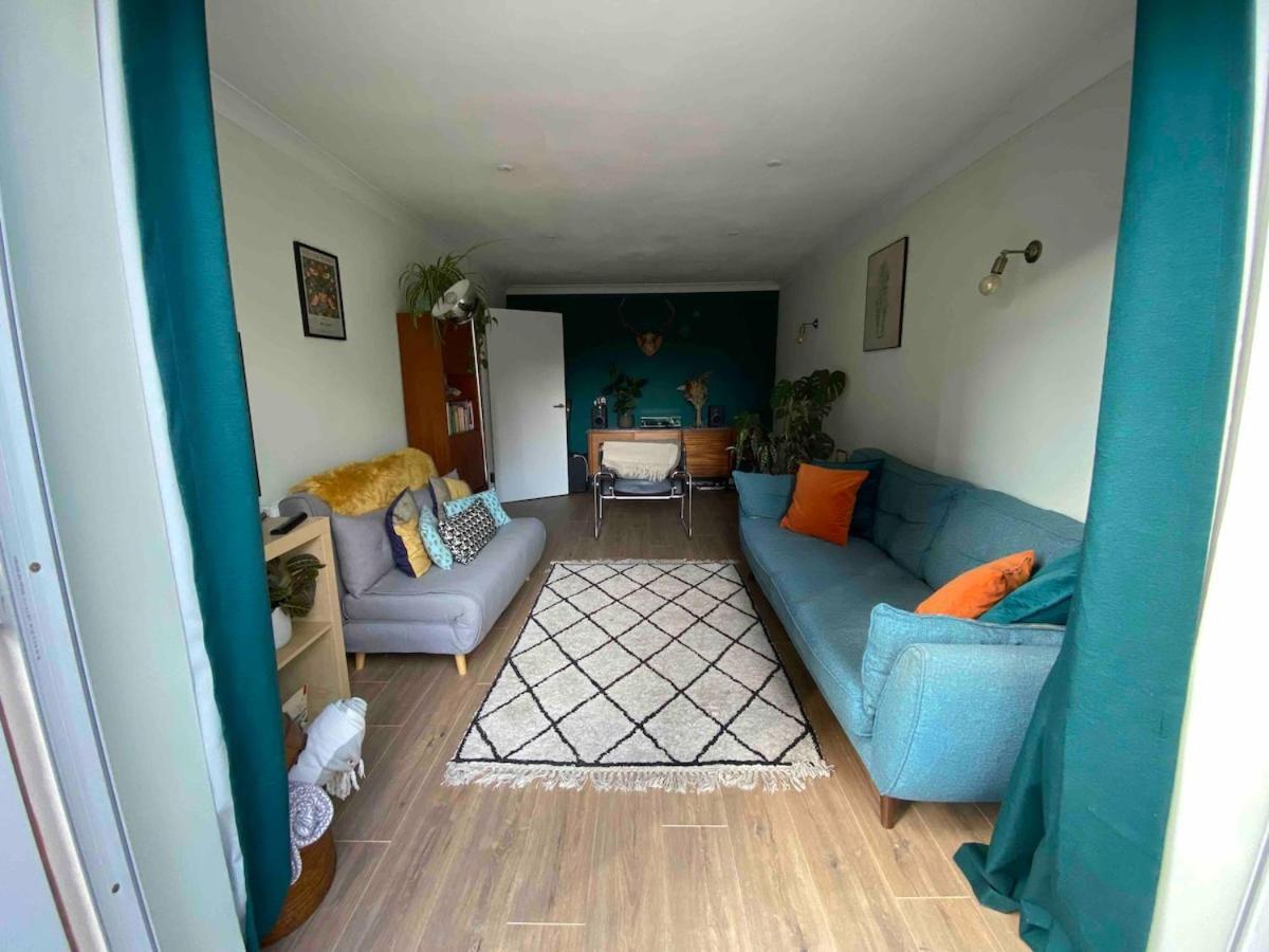 Apartment 3 Bed House, Garden, Parking, Close To Centre *