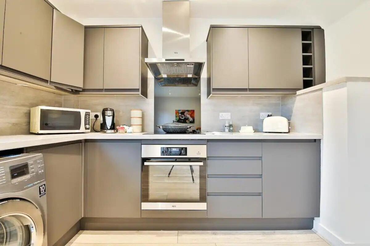Holiday home 3 Bedroom Home By Littlepiggyrentals Short Lets & Serviced Accommodation With Wifi & Free Parking Bristol