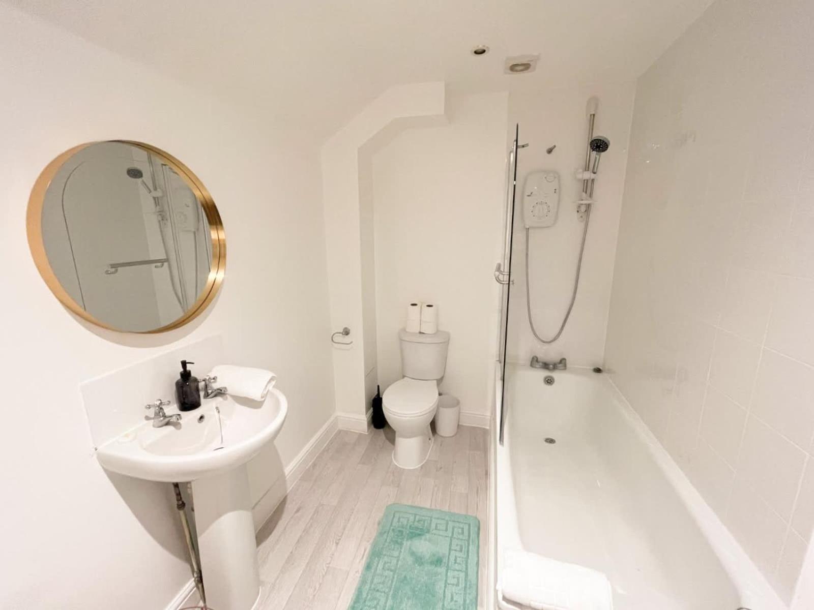 Two Bedroom Flat In Road Bristol