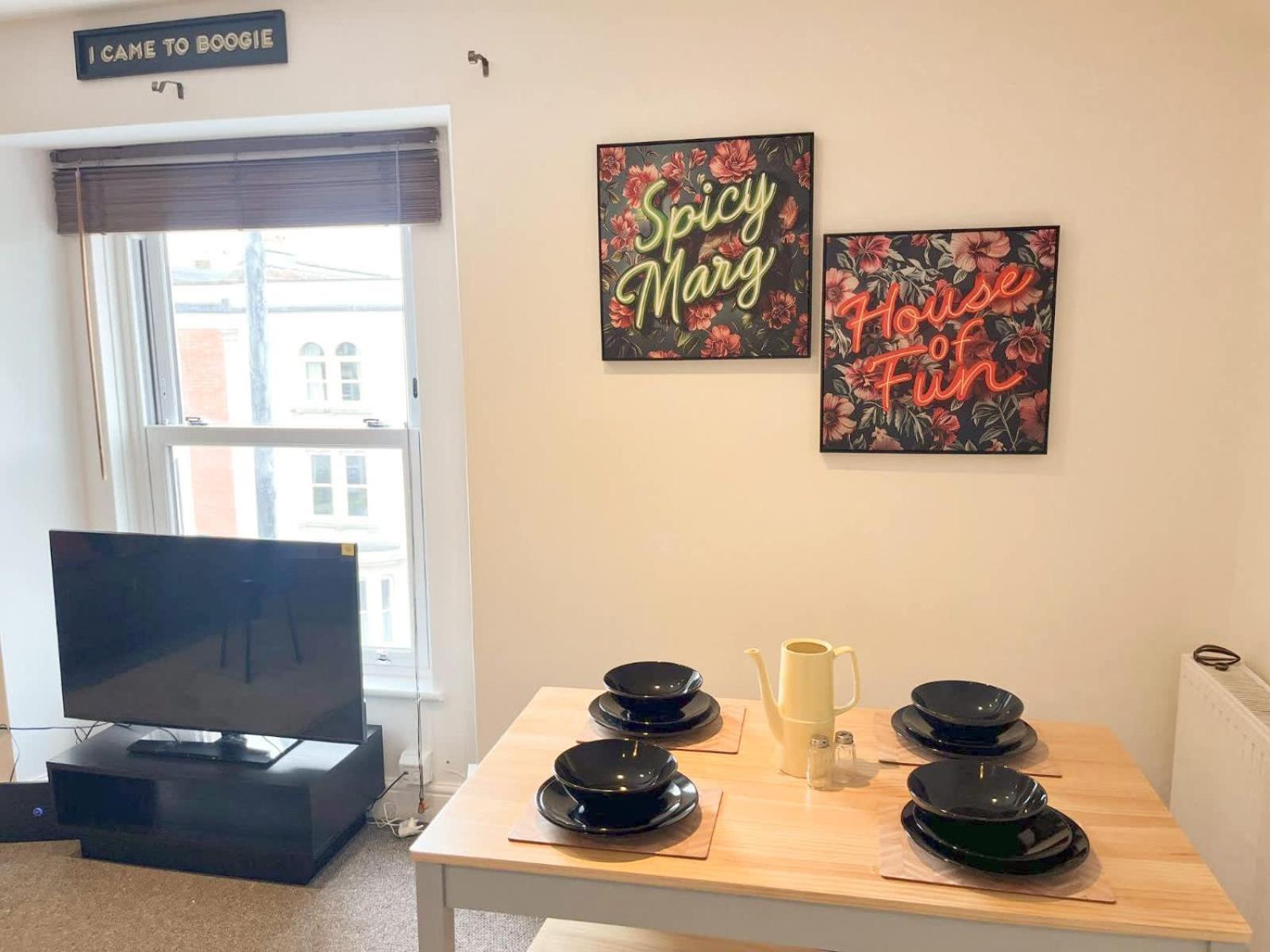 Two Bedroom Flat In Road Apartment