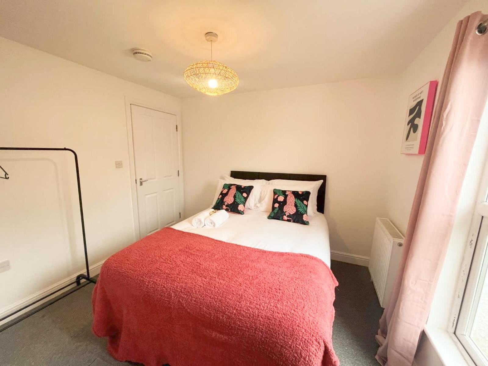 Two Bedroom Flat In Road Apartment Bristol