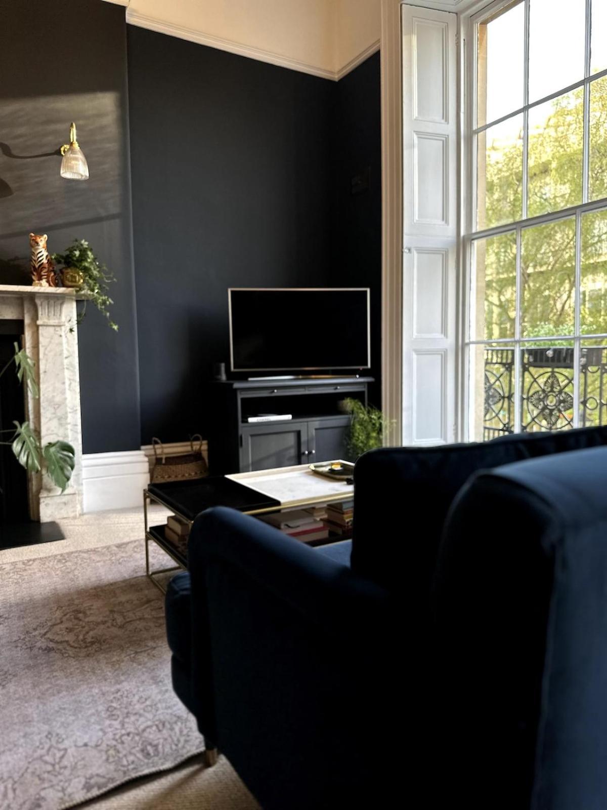 Beautiful 1 Bedroom Georgian Flat In Clifton Village With Parking *