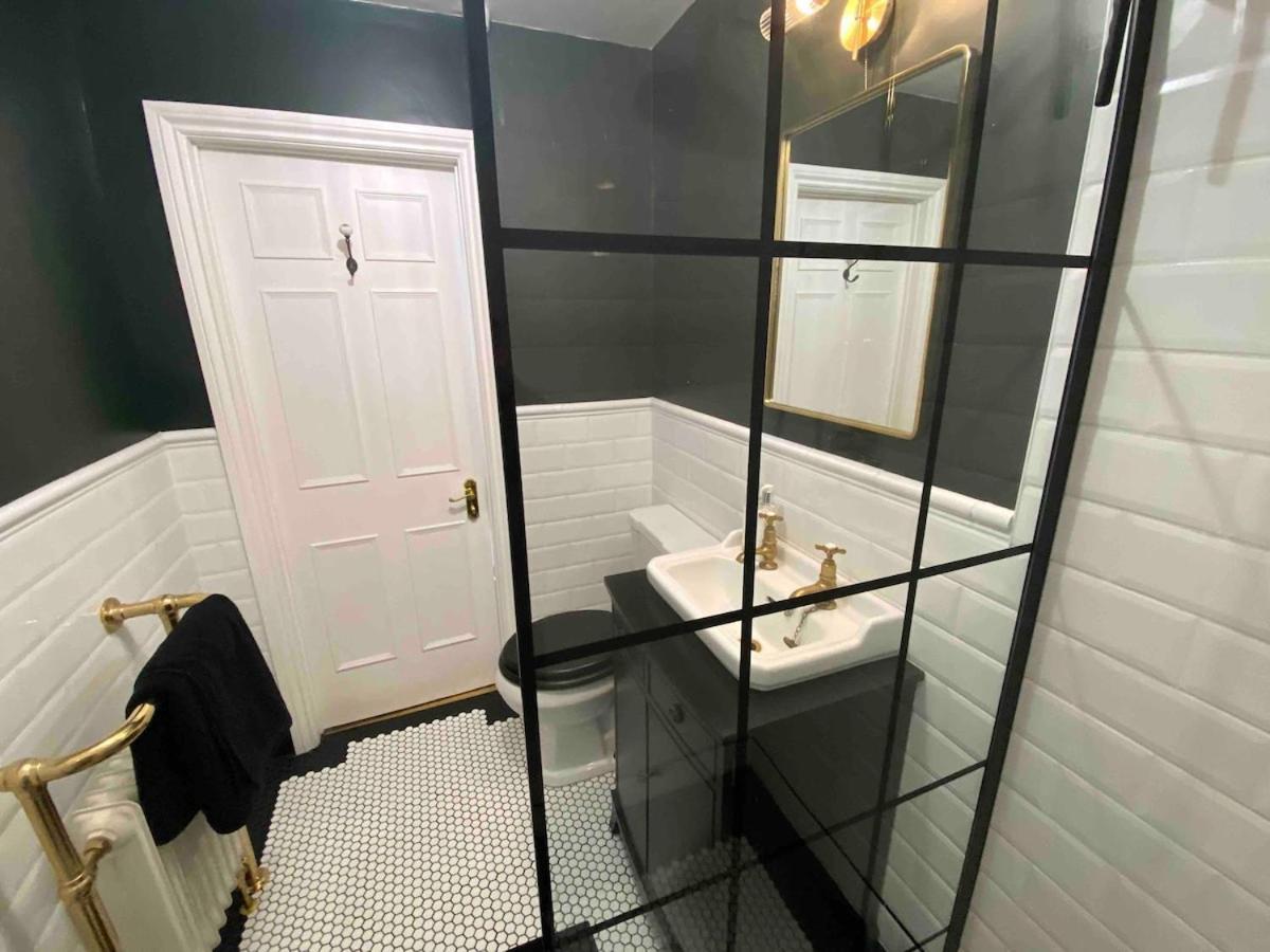 Beautiful 1 Bedroom Georgian Flat In Clifton Village With Parking *
