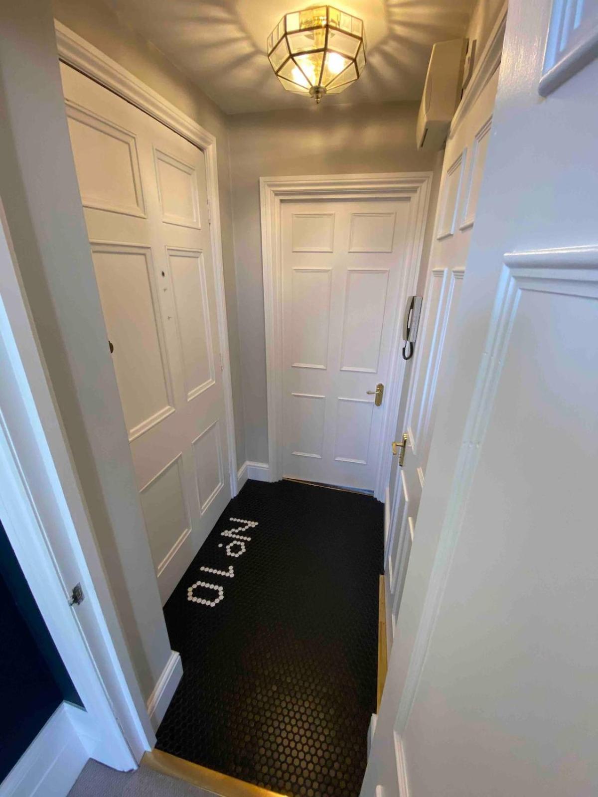 Beautiful 1 Bedroom Georgian Flat In Clifton Village With Parking Bristol