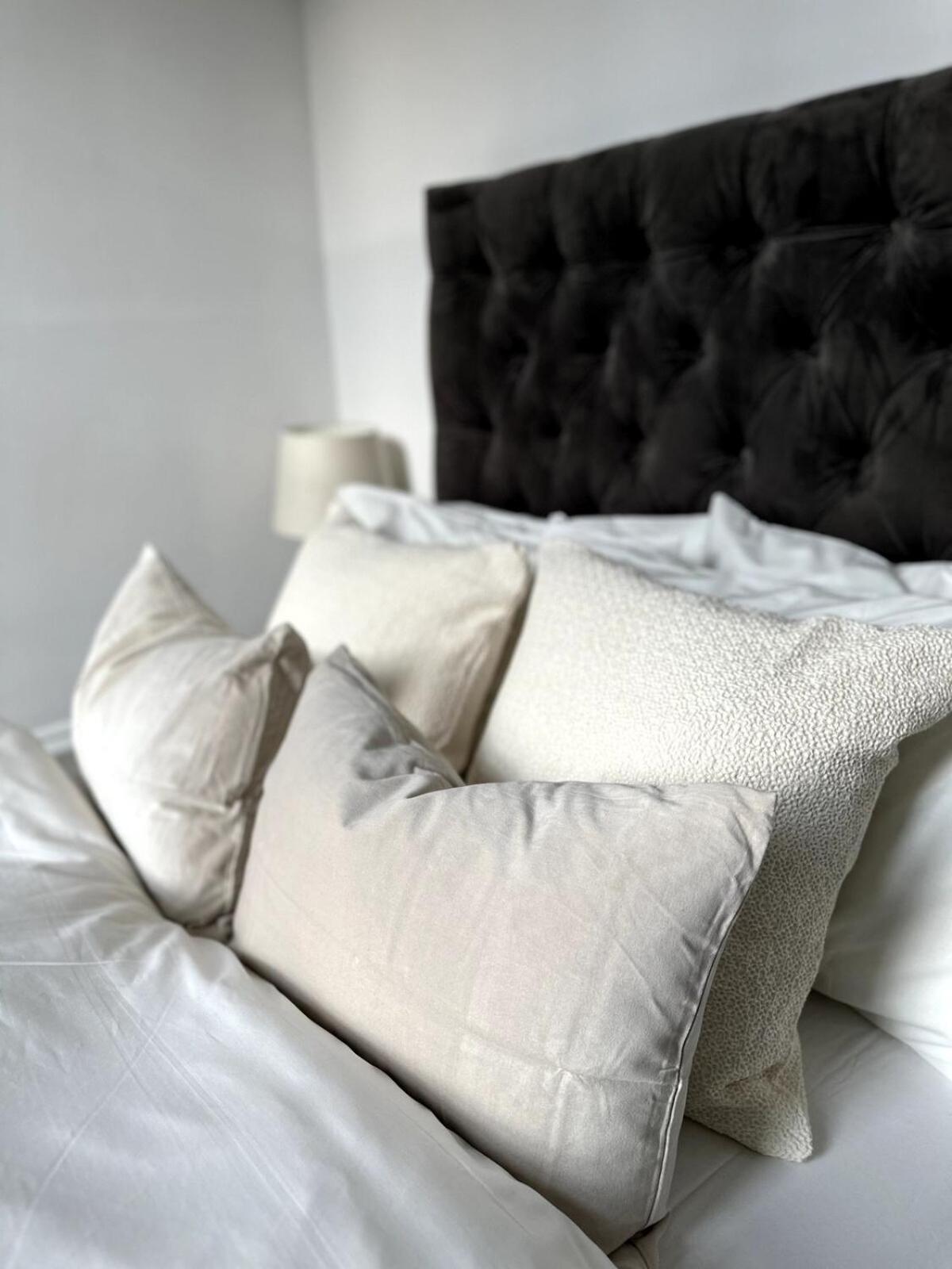 Beautiful 1 Bedroom Georgian Flat In Clifton Village With Parking * Bristol