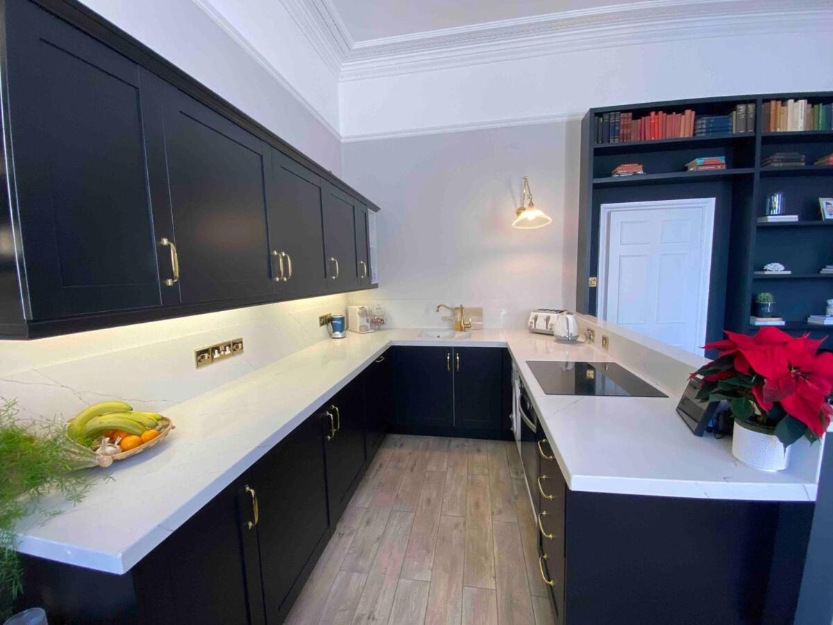 Beautiful 1 Bedroom Georgian Flat In Clifton Village With Parking