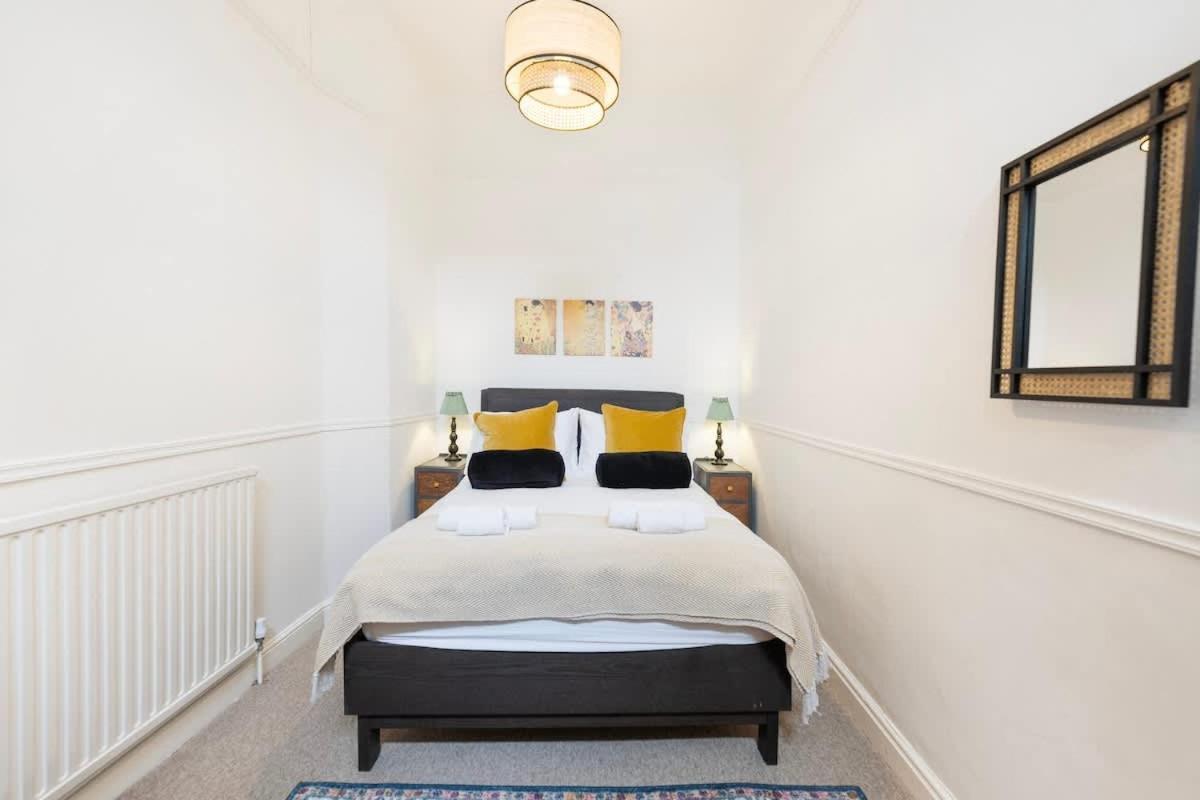 Spacious And Quiet Ground Floor Flat Bristol