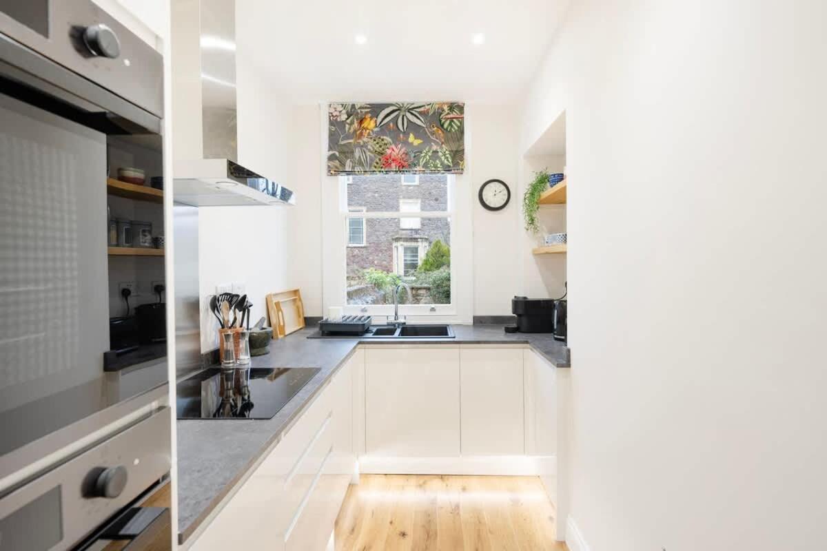 Spacious And Quiet Ground Floor Flat * Bristol