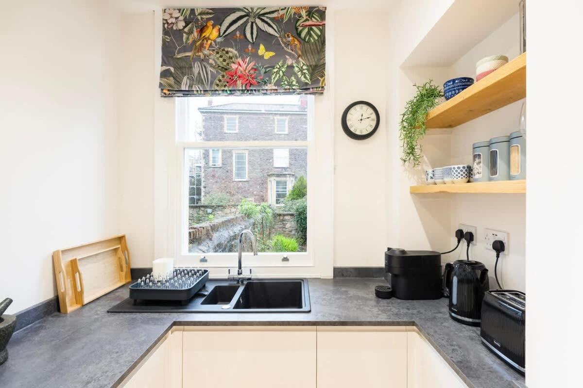 Spacious And Quiet Ground Floor Flat Apartment Bristol