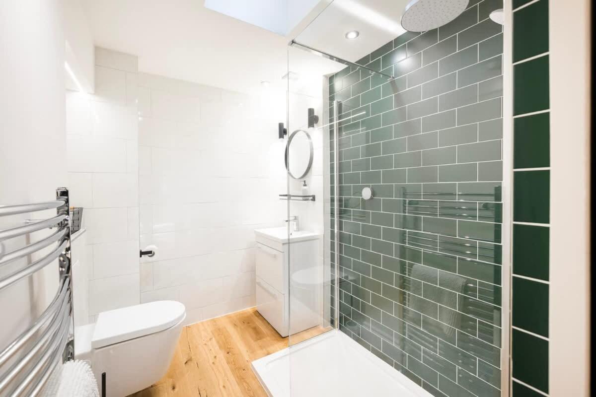 Spacious And Quiet Ground Floor Flat *