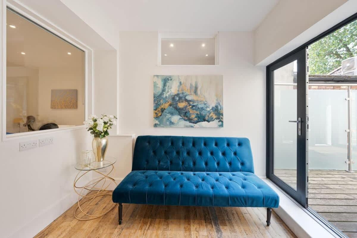Large Luxury Centre Flat With Balcony Bristol